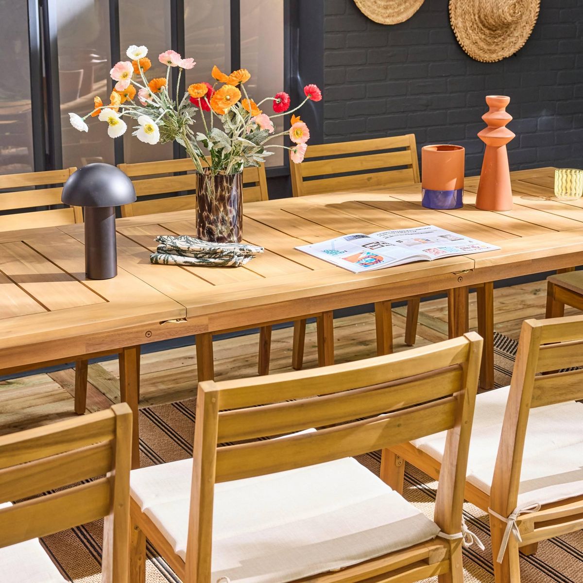 SWEEEK Table de jardin extensible bois d'acacia + 10 assises 2 fauteuils 8 chaises PALENA et MERINA 275 x 100 x 75 cm naturel et beige