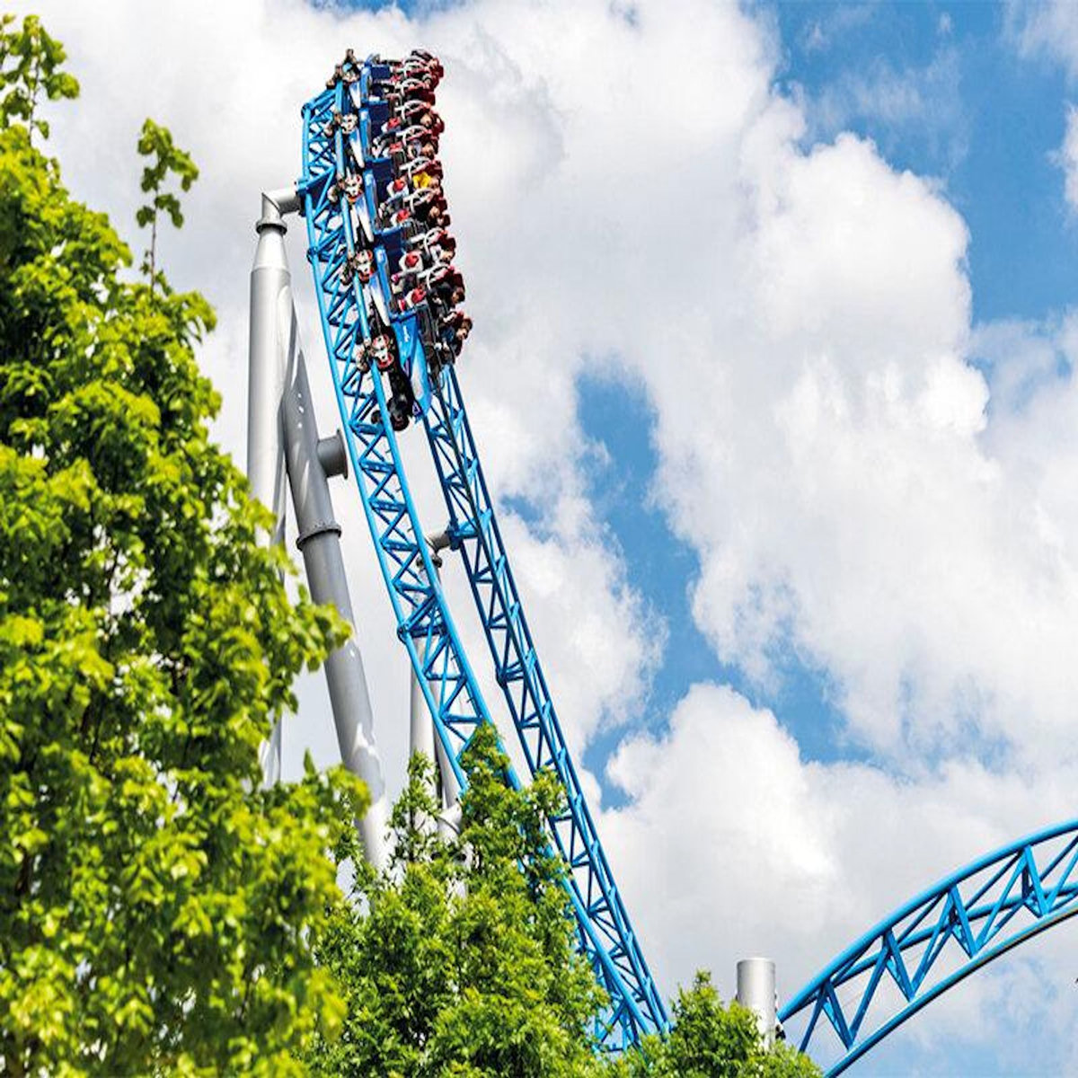 Smartbox Europa-Park 2026 en famille : 2 entrées adultes et 1 entrée enfant pour une journée en basse saison - Coffret Cadeau Sport & Aventure