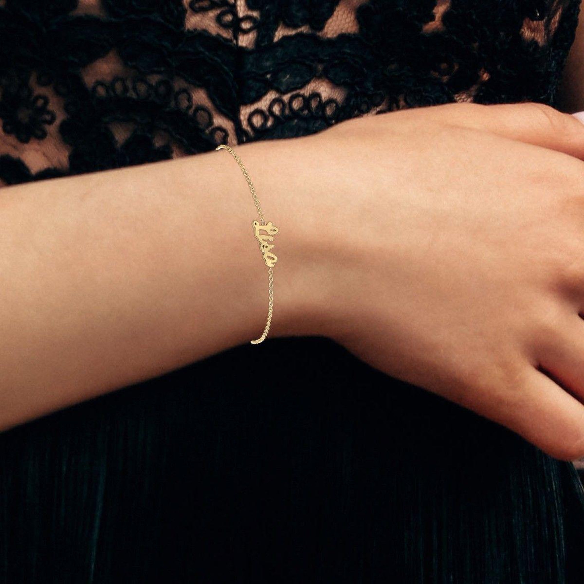 Voir la diapositive 2 : SC CRYSTAL Lisa - Bracelet prénom