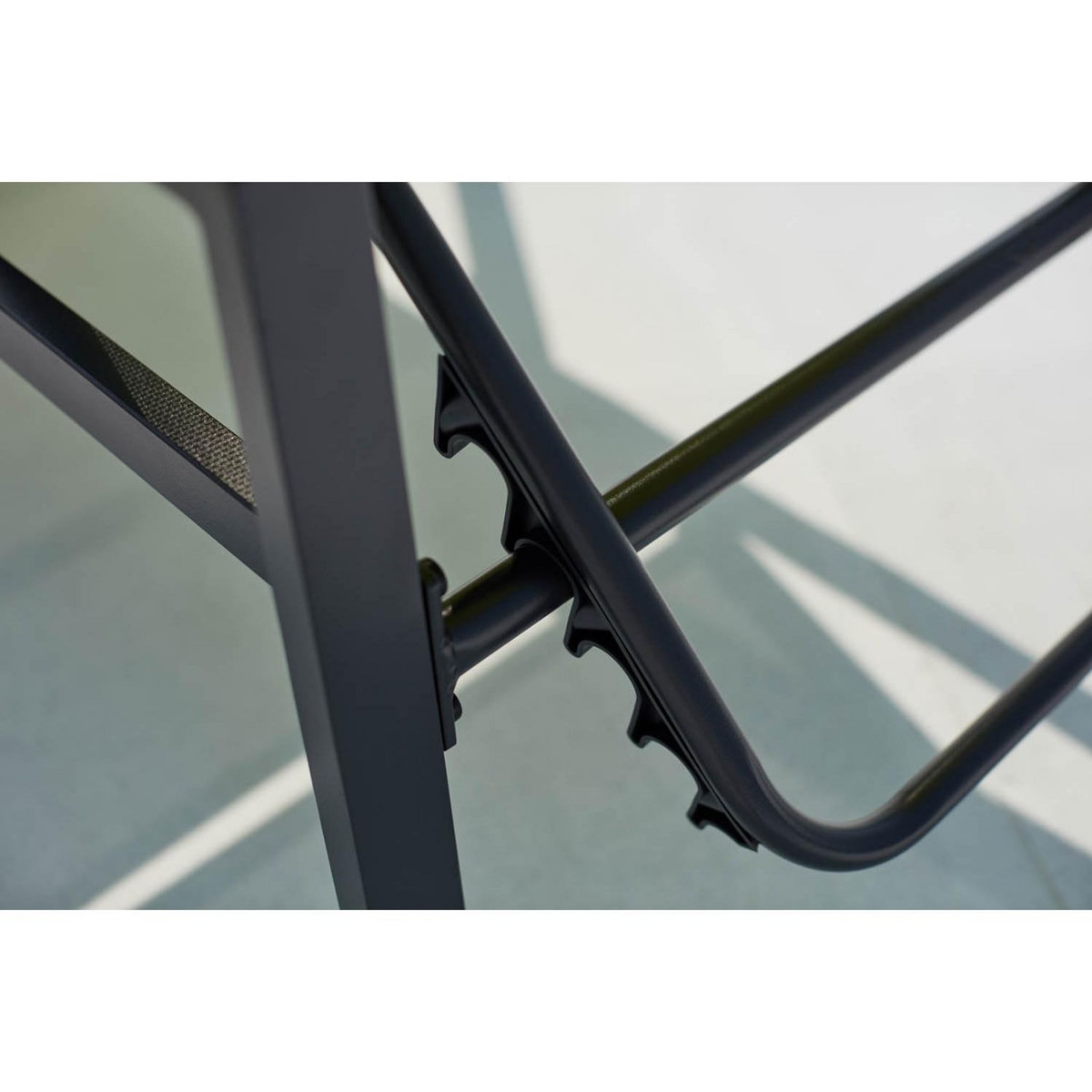 CONCEPT USINE Lot de 2 transats en aluminium gris foncé et vert BARI