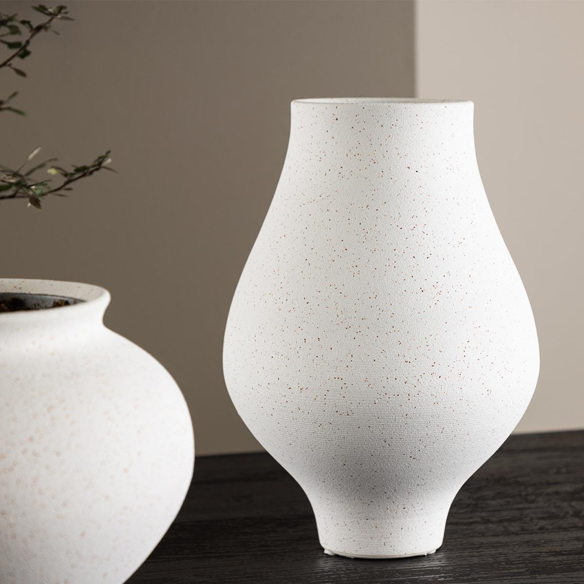 Voir la diapositive 2 : Paris Prix Vase design  rellis  24cm blanc