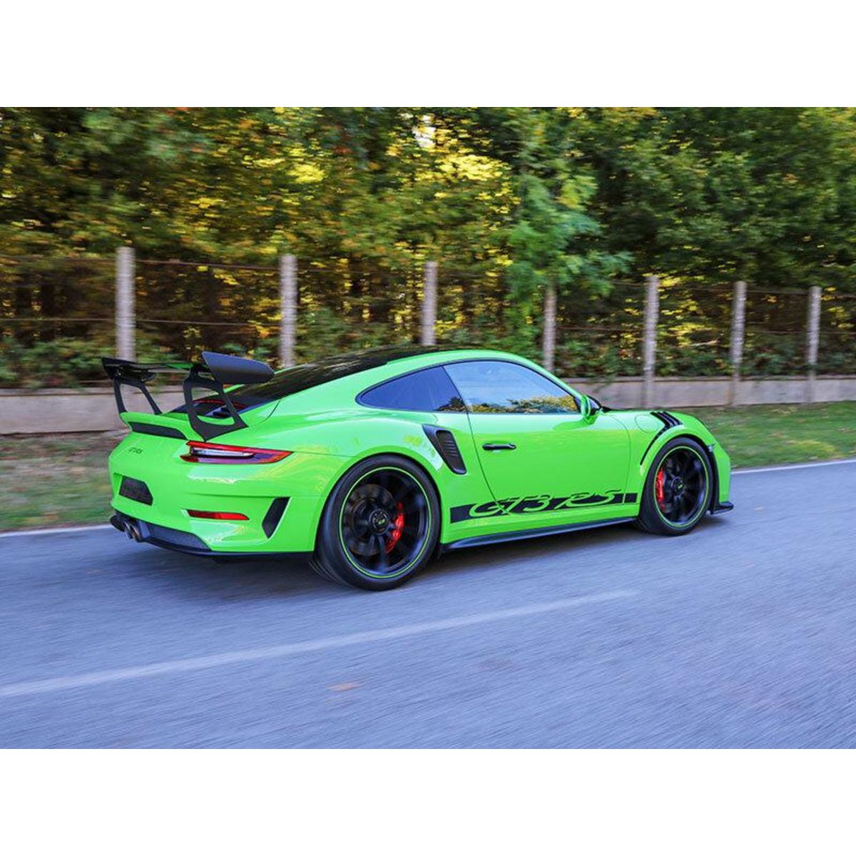 Smartbox Stage de pilotage multivolant : 2 tours en Porsche 991 GT3 RS et 2 tours en Ferrari F8 sur le circuit de Lohéac - Coffret Cadeau Sport & Aventure