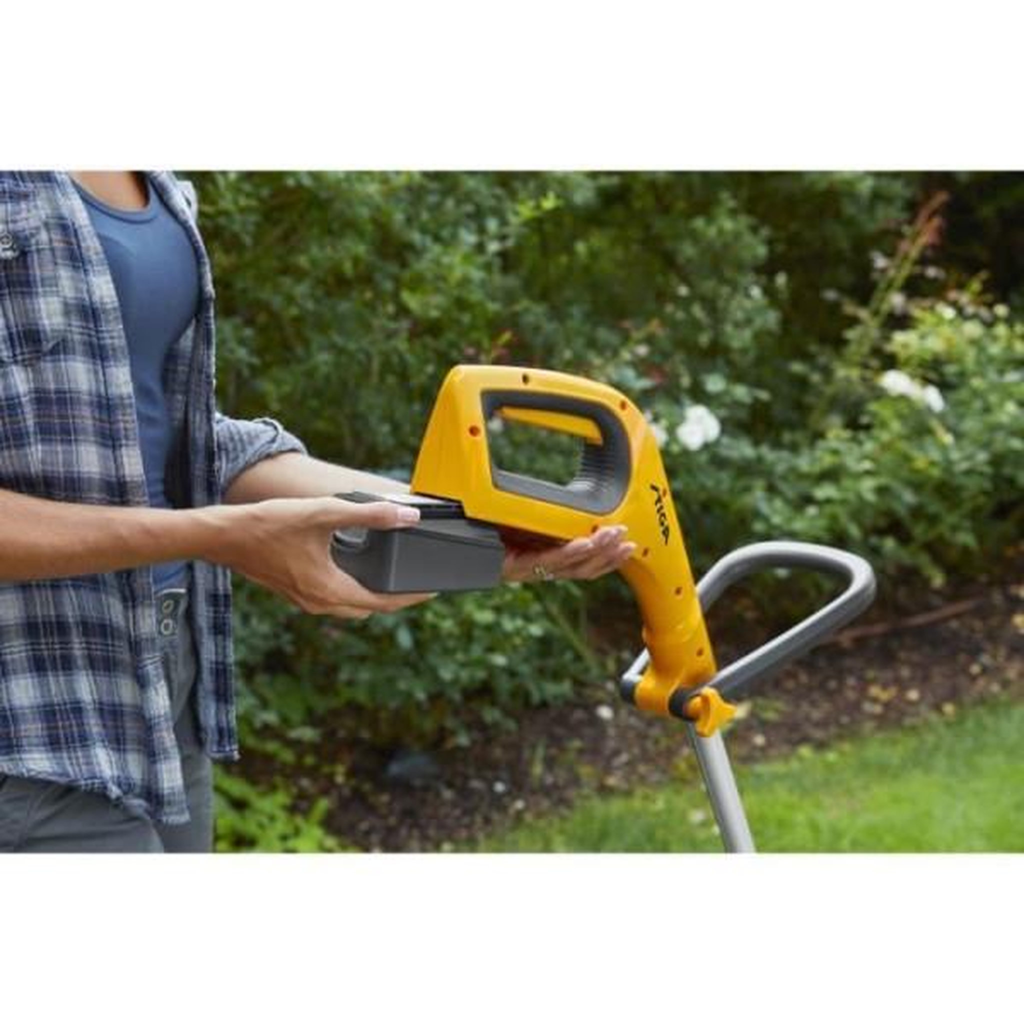 Voir la diapositive 4 : MARKET24 Coupe-bordure STIGA GT 100e Kit
