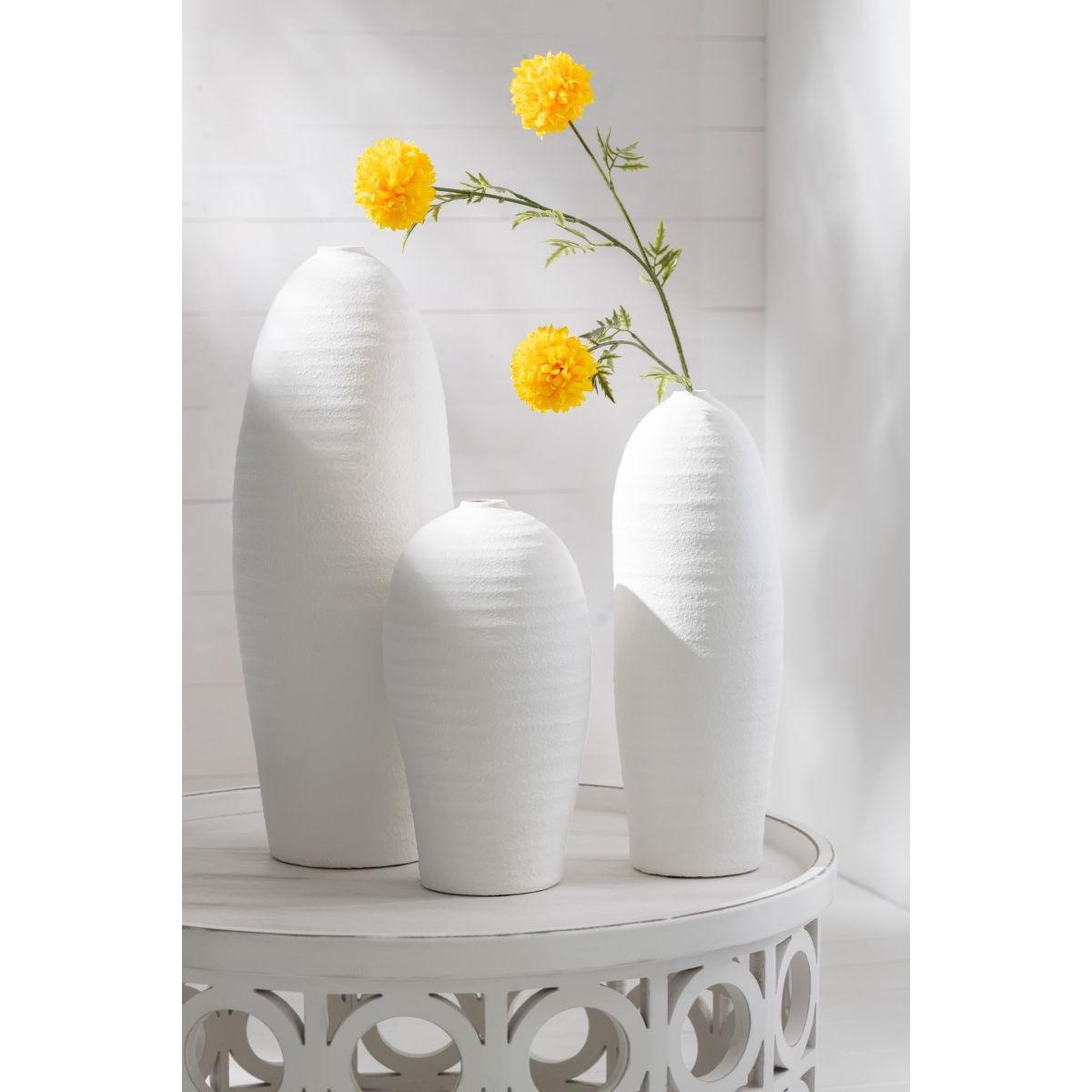 Voir la diapositive 5 : J-LINE Vase design en ciment  creta  36cm blanc