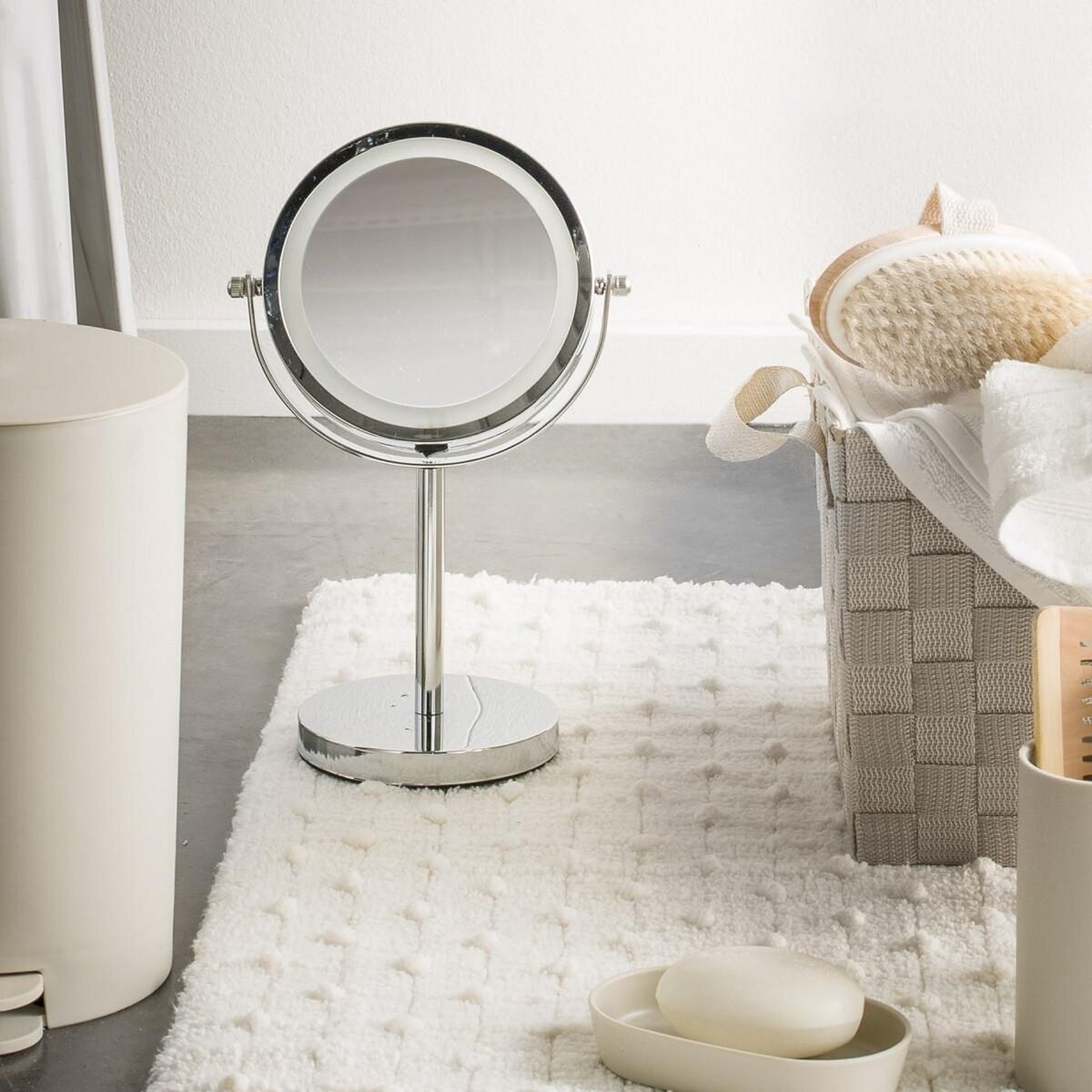 GUY LEVASSEUR Miroir grossissant en métal inox à LED