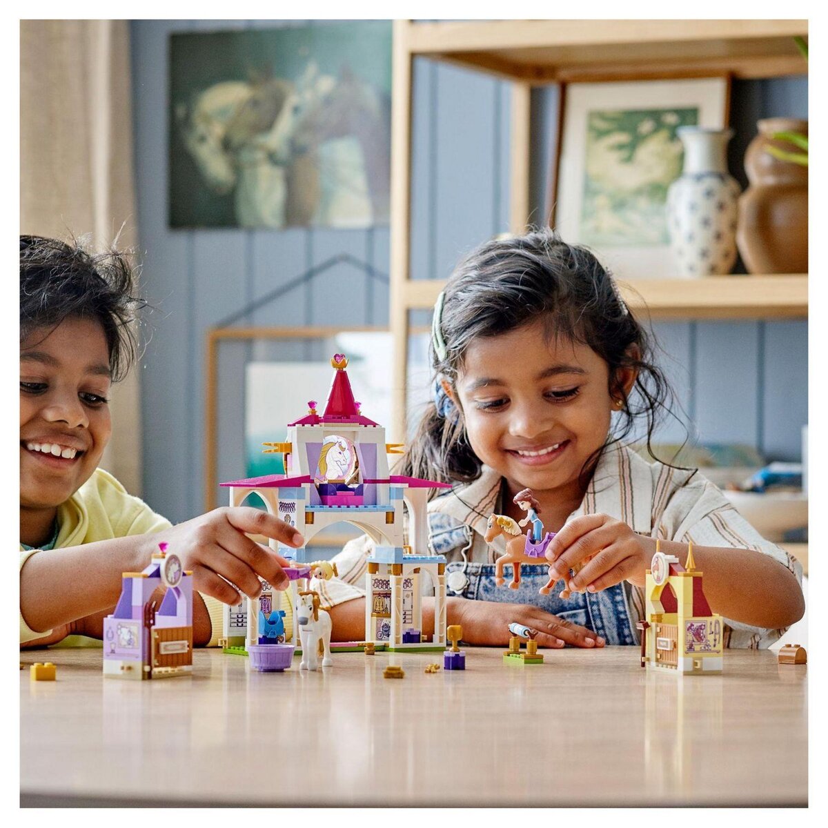 LEGO Disney 43195 Les Écuries Royales de Belle et Raiponce, Jouet de construction