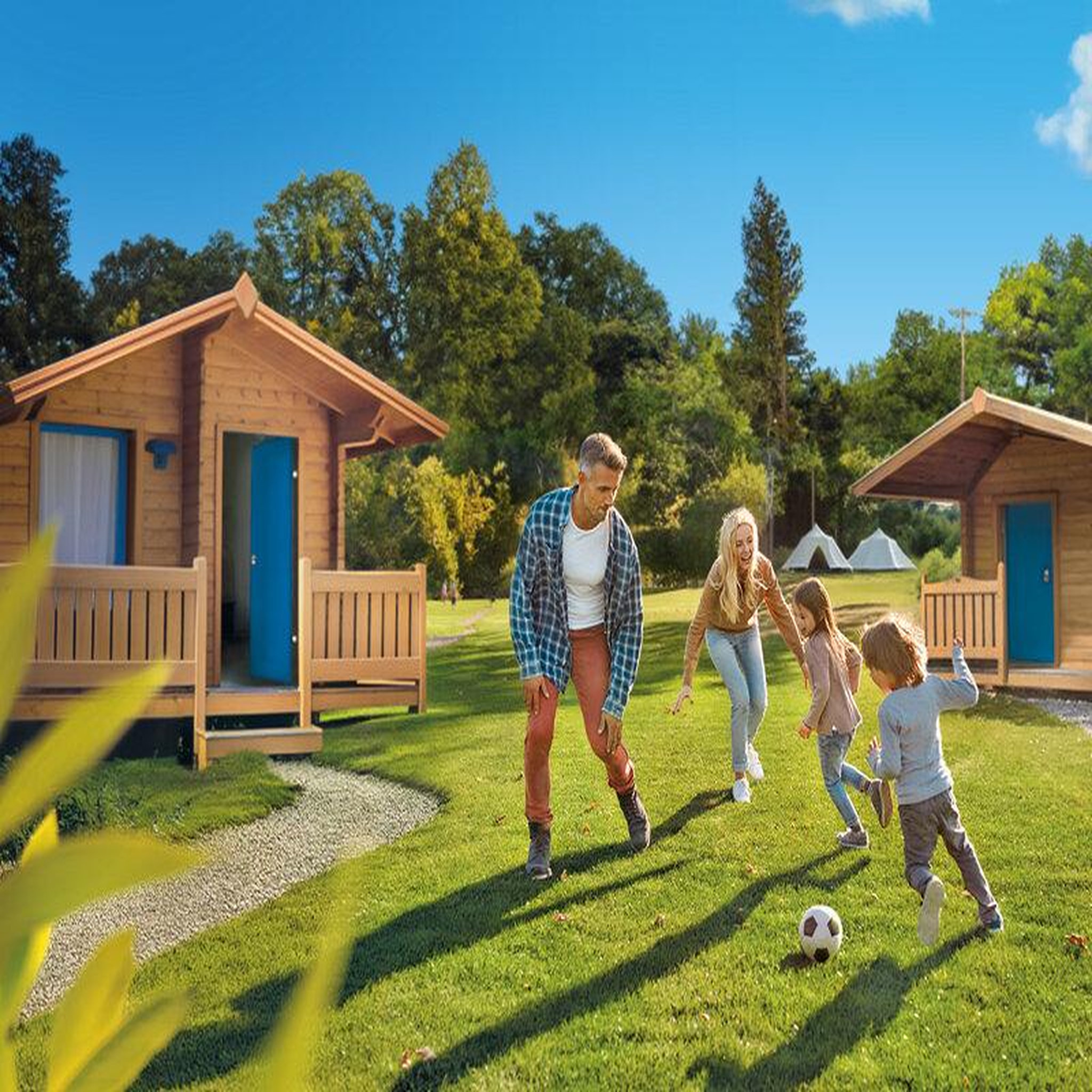 Voir la diapositive 4 : Smartbox Insolite - camping en famille - coffret cadeau séjour