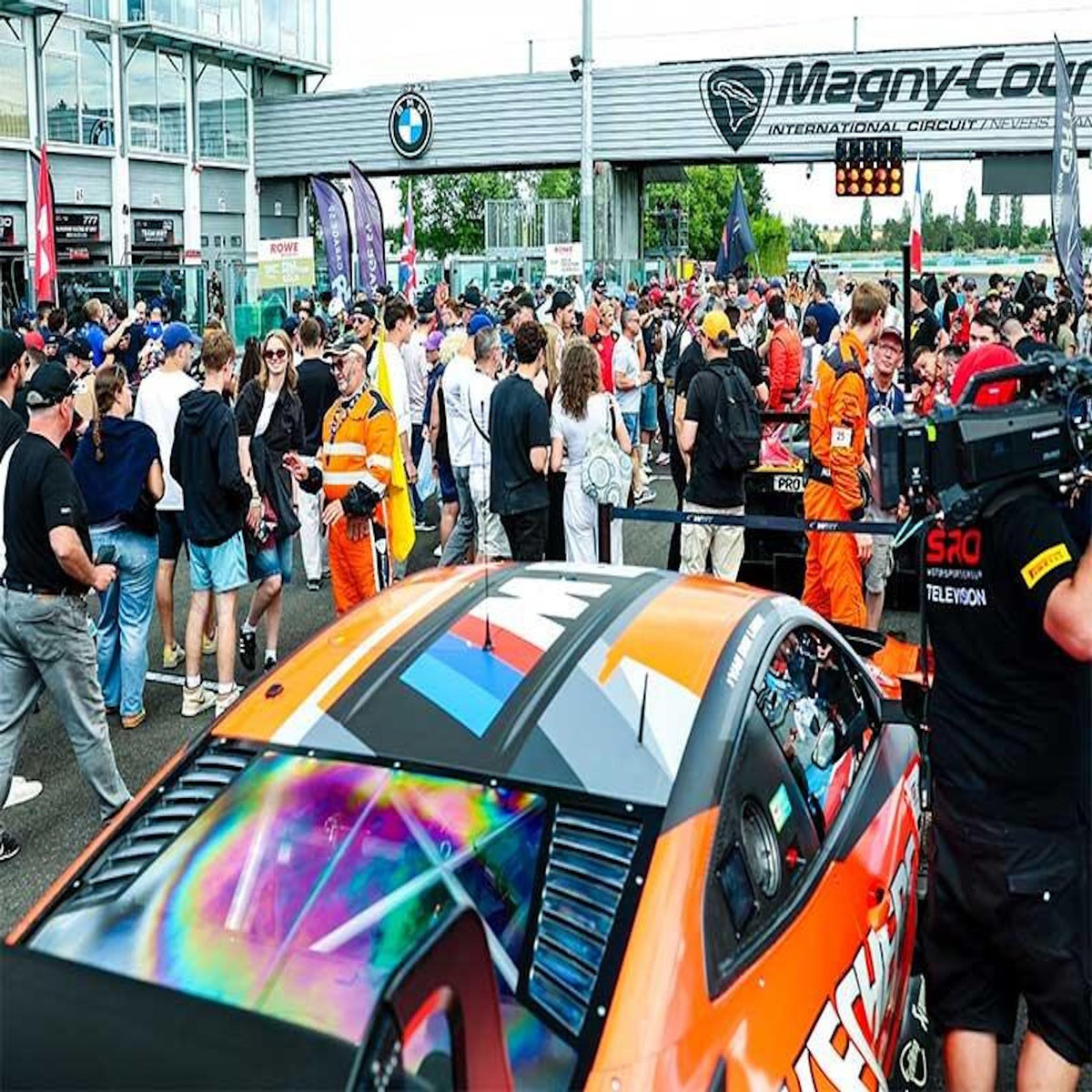 Smartbox Week-end GT World Challenge Europe 2026 au Circuit de Nevers Magny-Cours en duo - Coffret Cadeau Multi-thèmes