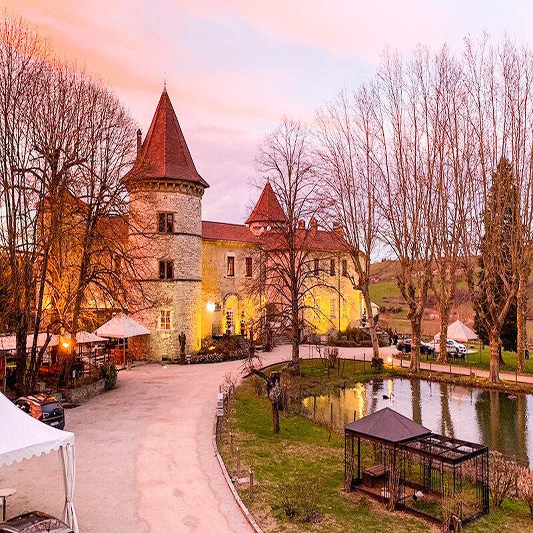 Voir la diapositive 3 : Smartbox 2h d'accès au spa du château et massage de 50 min près de lyon - coffret cadeau bien-être
