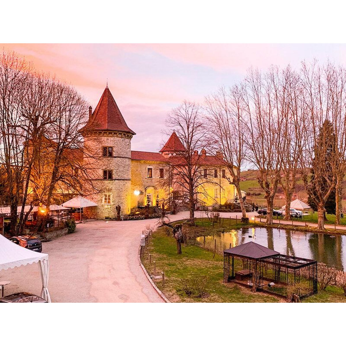 Smartbox 2h d'accès au Spa du Château et massage de 50 min près de Lyon - Coffret Cadeau Bien-être