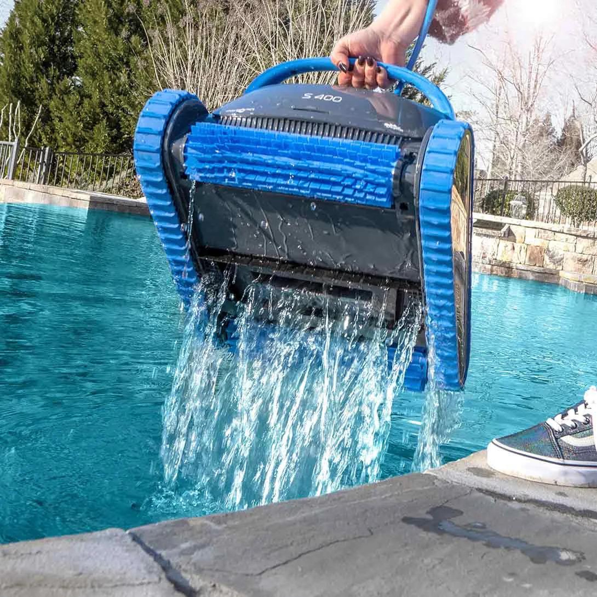 Voir la diapositive 6 : Dolphin Robot electrique de piscine fond, parois et ligne d'eau avec chariot - s400