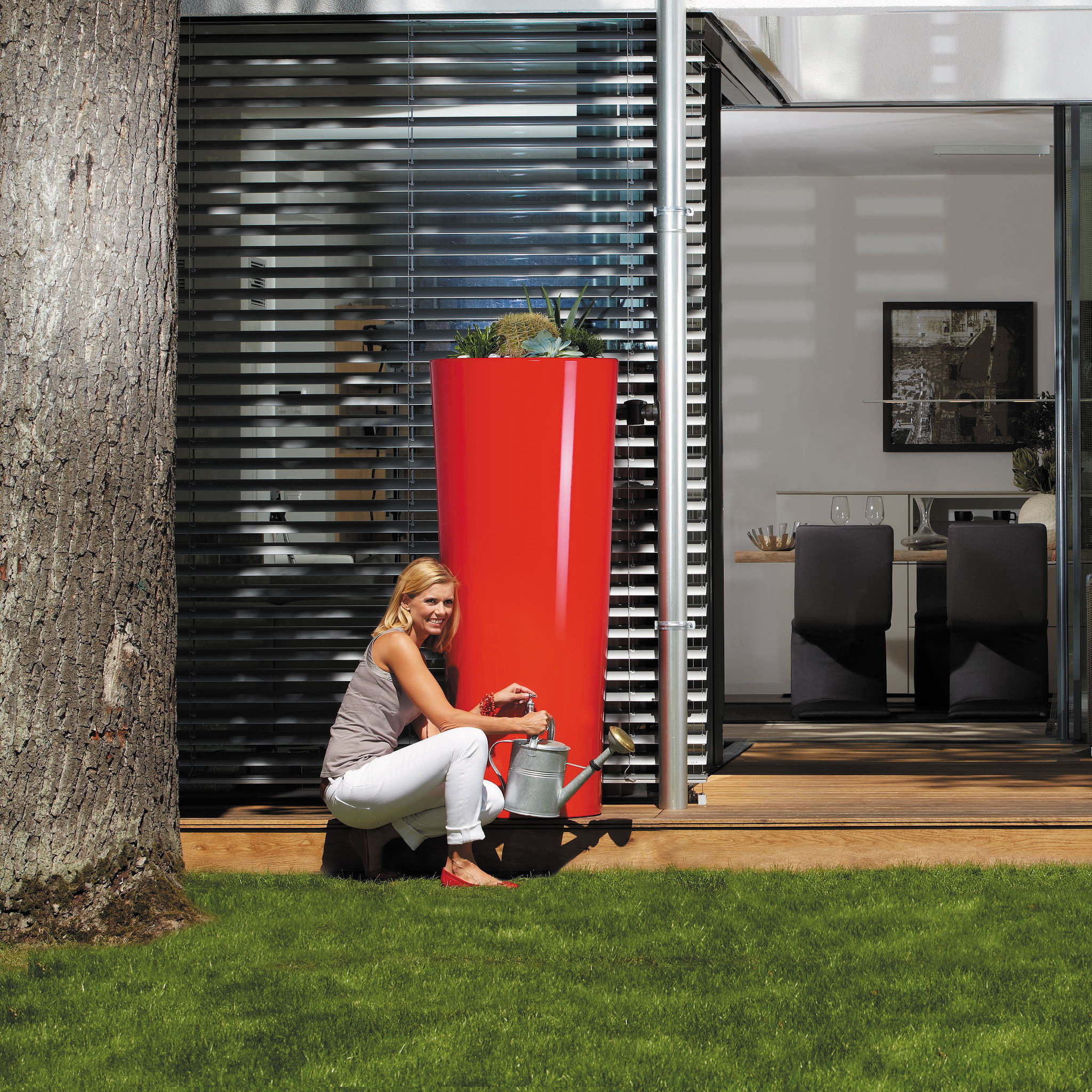 Voir la diapositive 2 : GARANTIA Récupérateur d'eau arrondi 350L Tomato