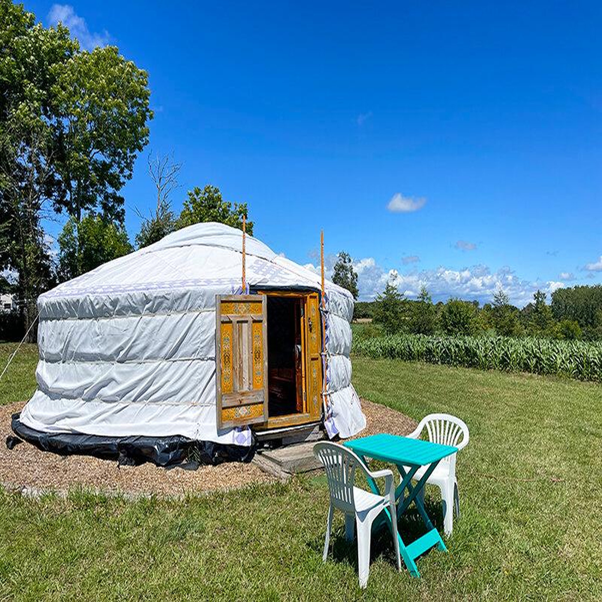 Voir la diapositive 3 : Smartbox 3 jours insolites en yourte en famille près de Lorient - Coffret Cadeau Séjour