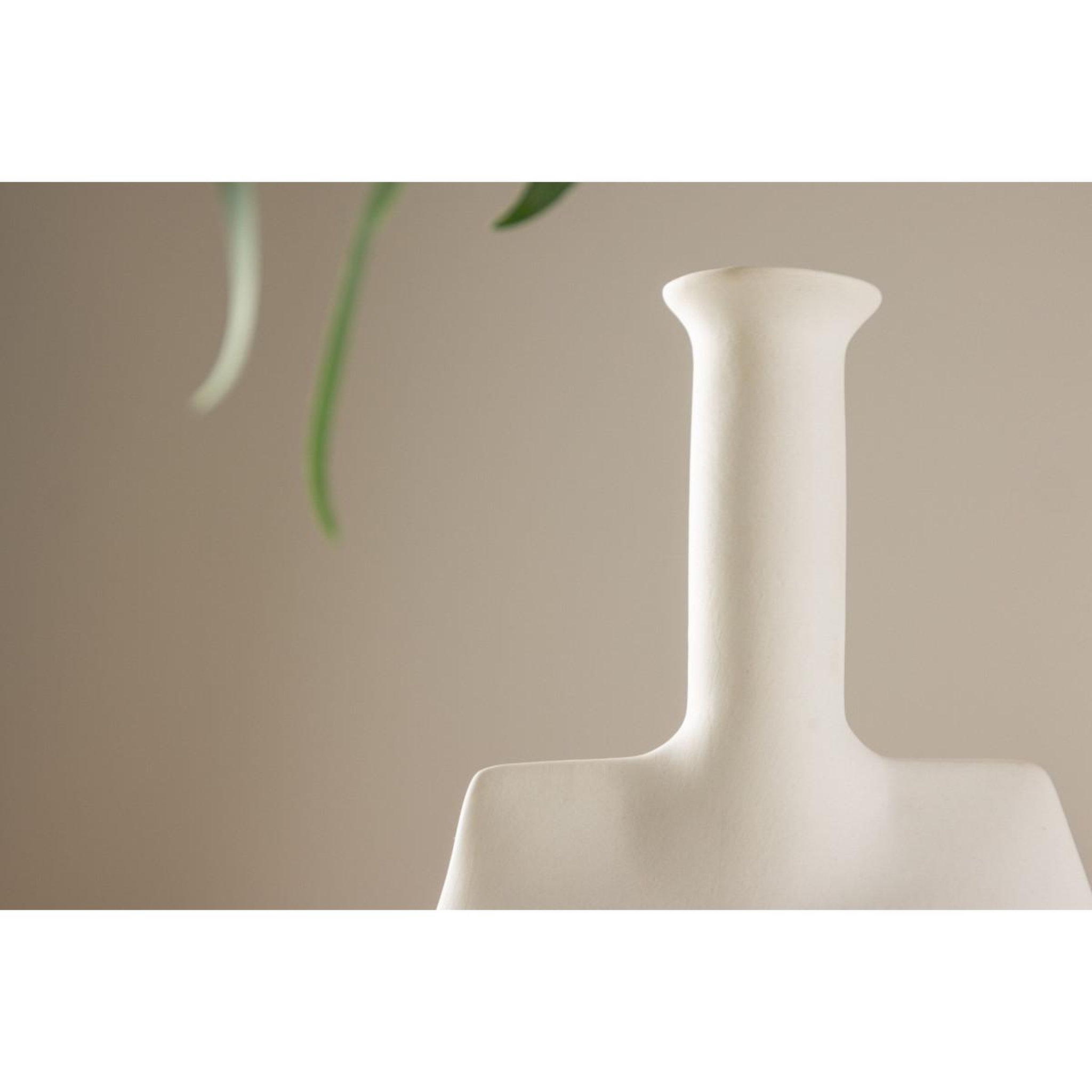 Voir la diapositive 5 : Paris Prix Vase design en céramique  madison  22cm blanc cassé