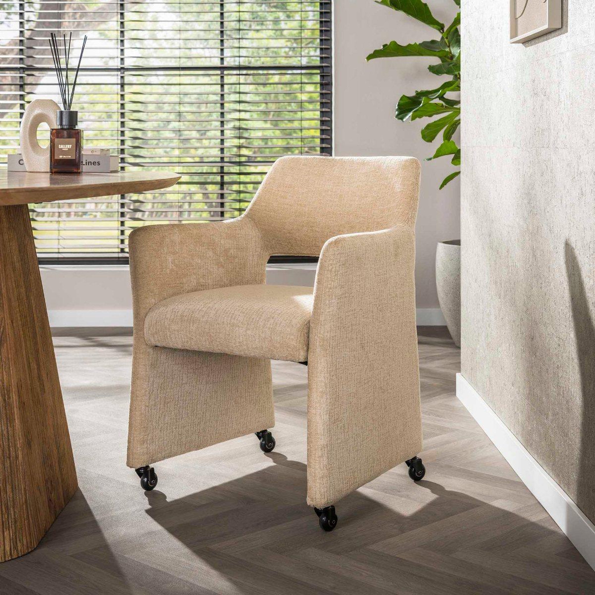 Voir la diapositive 2 : JLC KREATION Chaise-fauteuil en tissu sable avec roulettes ely (lot de 2)