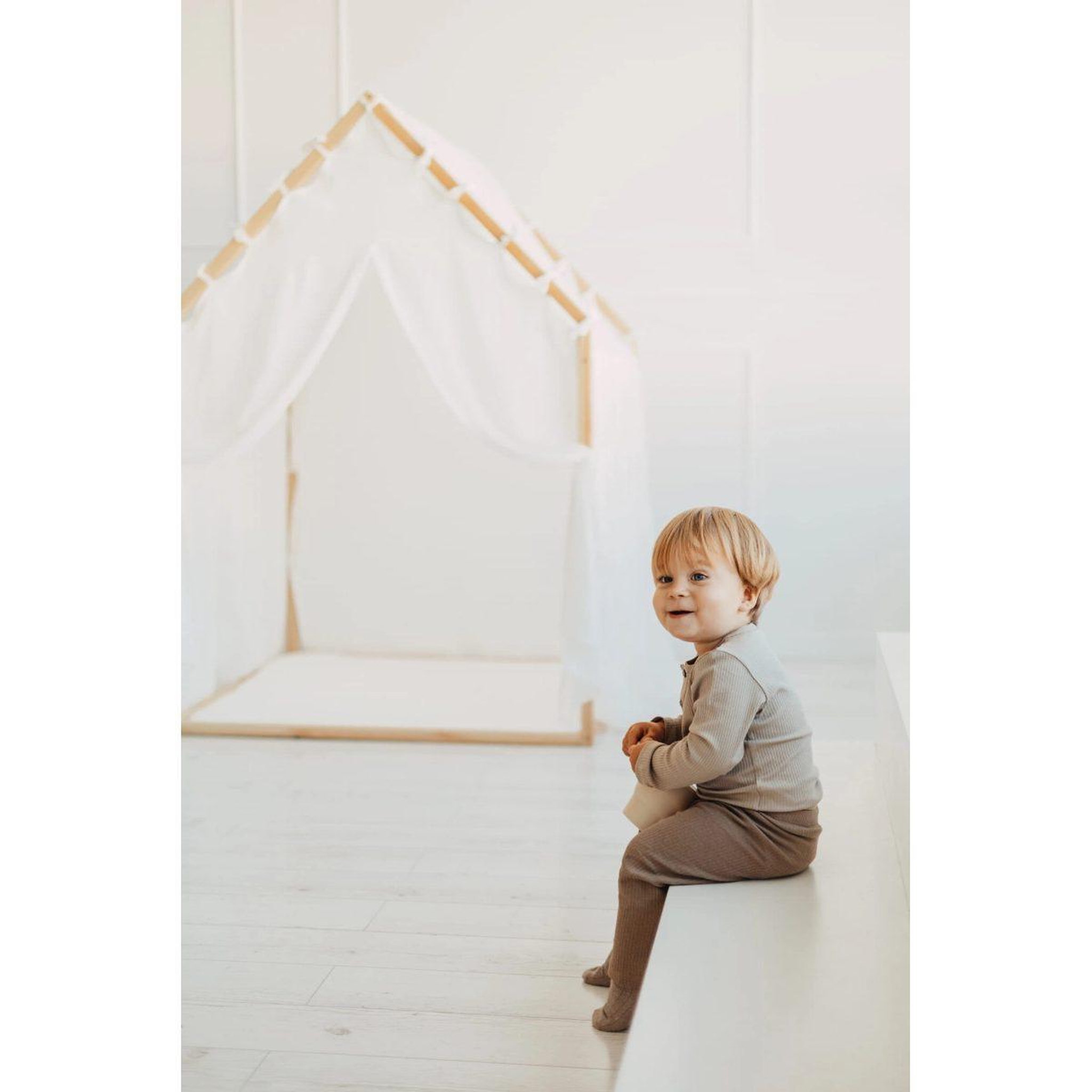 Voir la diapositive 5 : MONIO FOR KIDS Cabane de jeu en bois et mousseline 106 x 106 x 150 cm, portes — Blanc