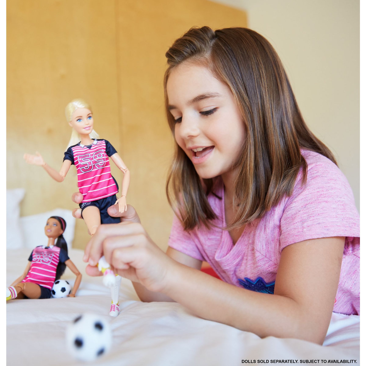BARBIE Poupée articulée Barbie joueuse de football - Barbie