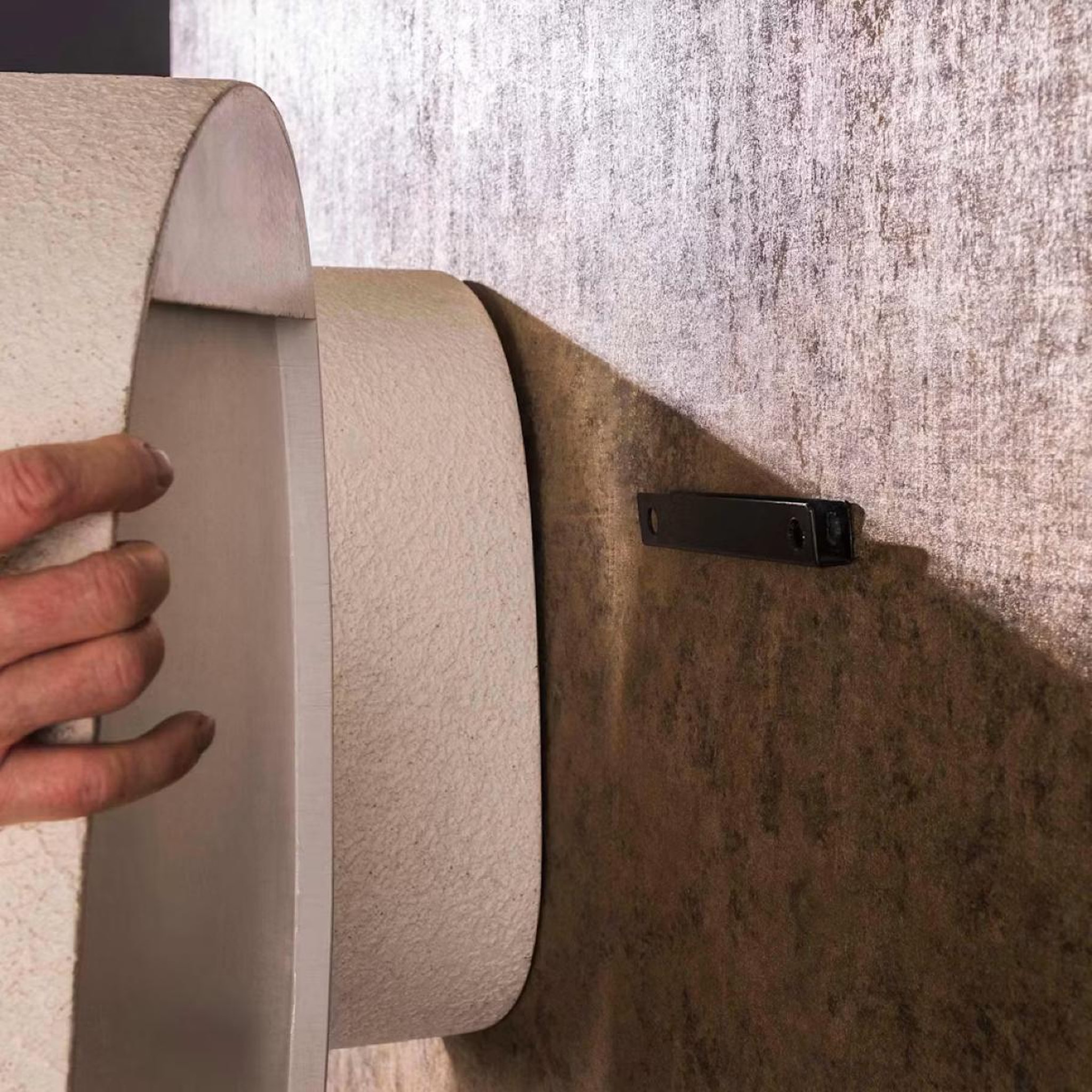 Voir la diapositive 4 : JLC KREATION Étagère murale forme organique en marbre composite blanc lea