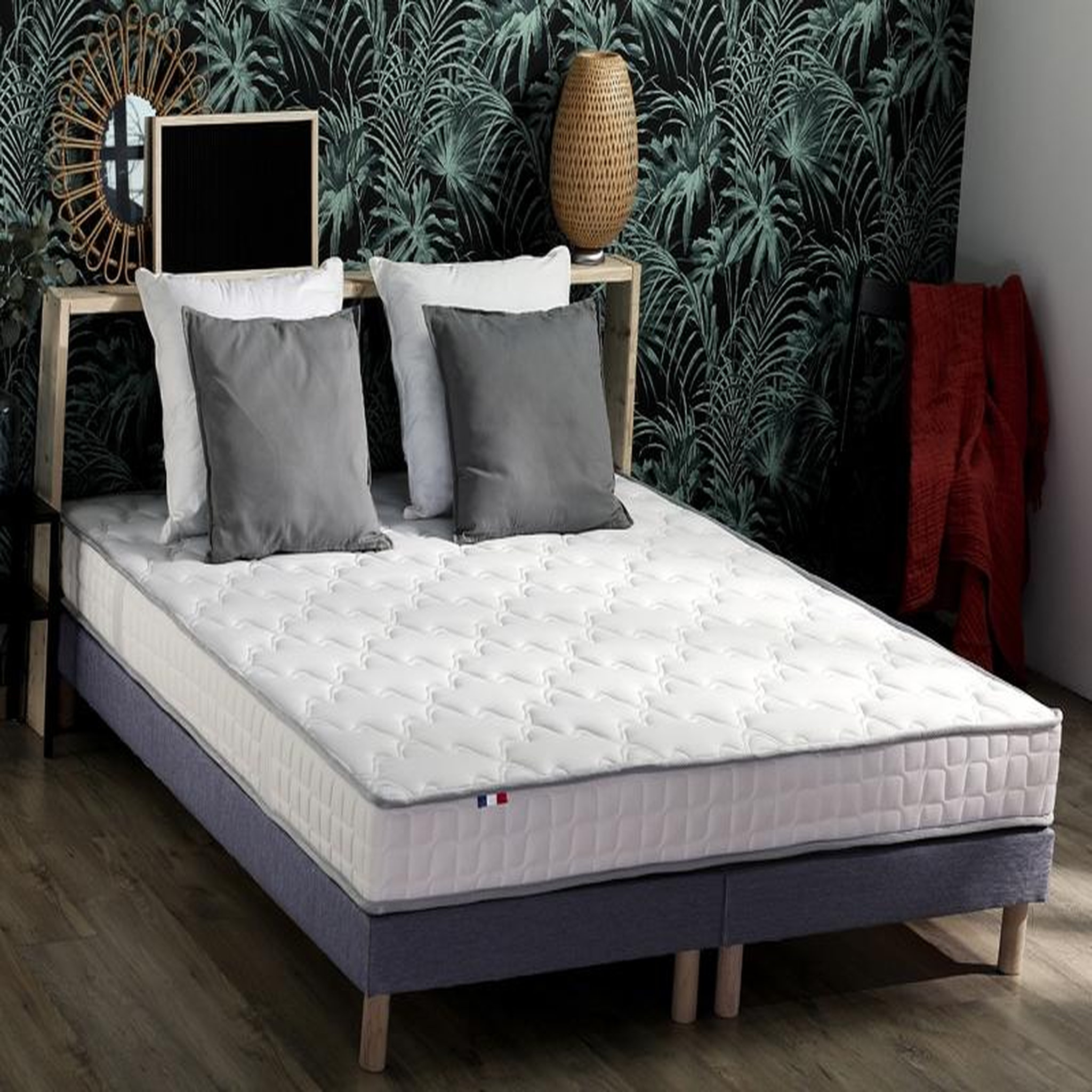 Voir la diapositive 1 : Matelas mousse  haute résilience 160x200 cm MODERATO