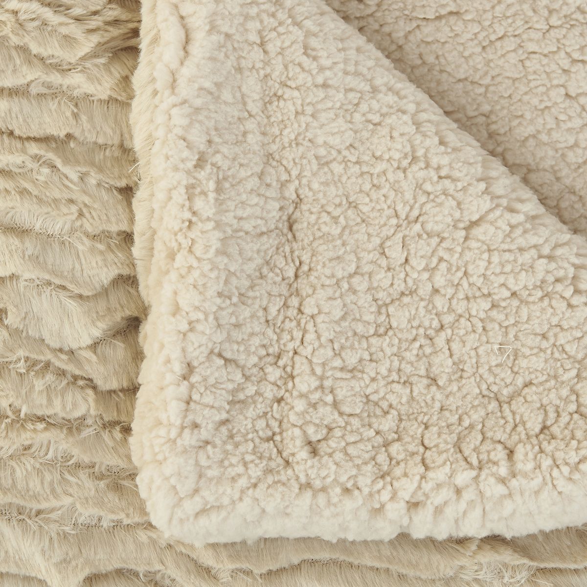 ACTUEL Plaid contraste embossé en polyester 240gsm PALMERAIE