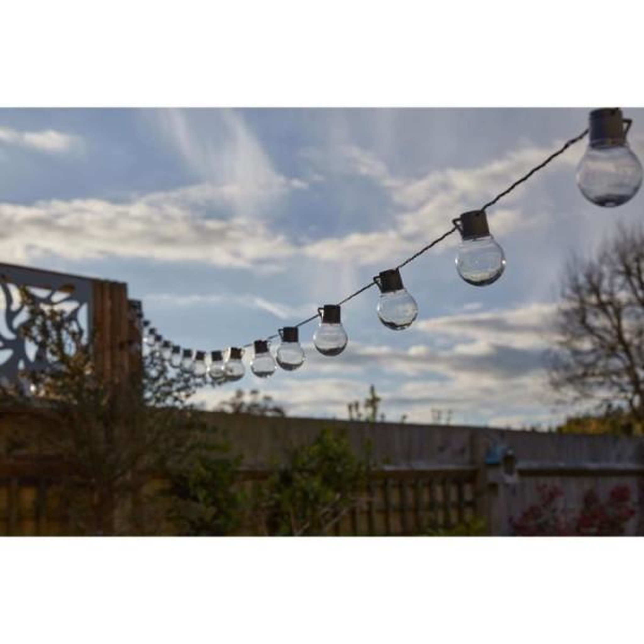 Voir la diapositive 4 : Smart garden Guirlande solaire smart garden globulb 40 led blanc chaud 13,7 m, panneau solaire, ip44