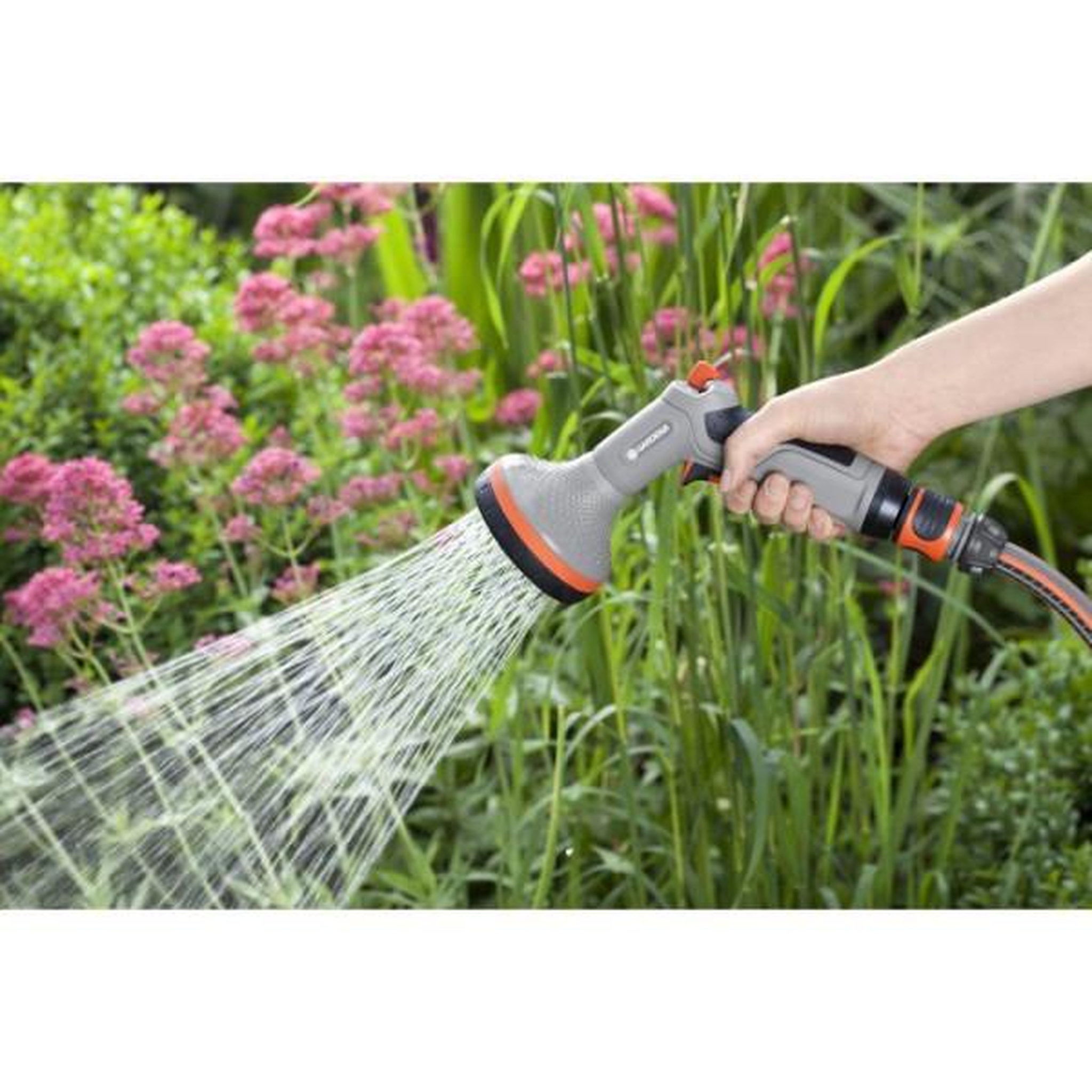 Voir la diapositive 3 : Gardena Pistolet-arrosoir pour parterres Comfort GARDENA - Jets type jet de pluie - Verrouillage du jet - Garantie 5 ans
