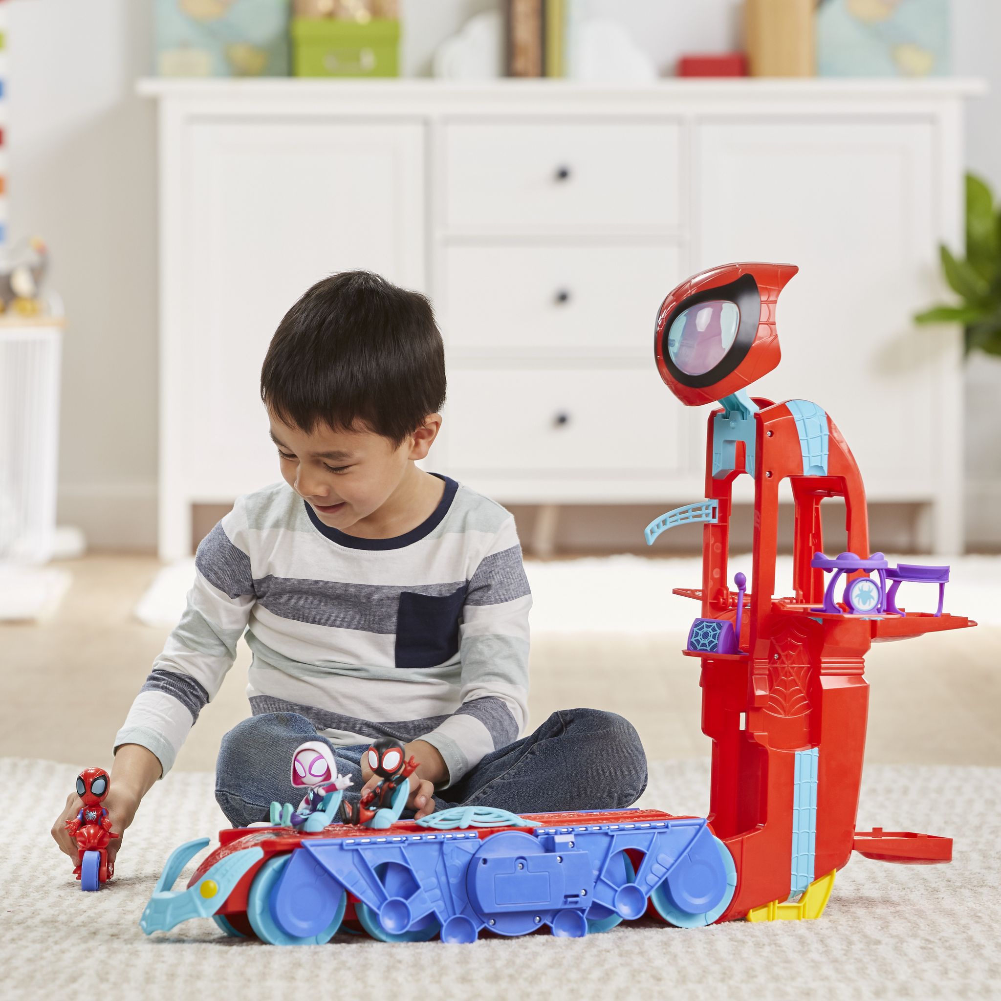 HASBRO Quartier Général Arachno-mobile de Spidey