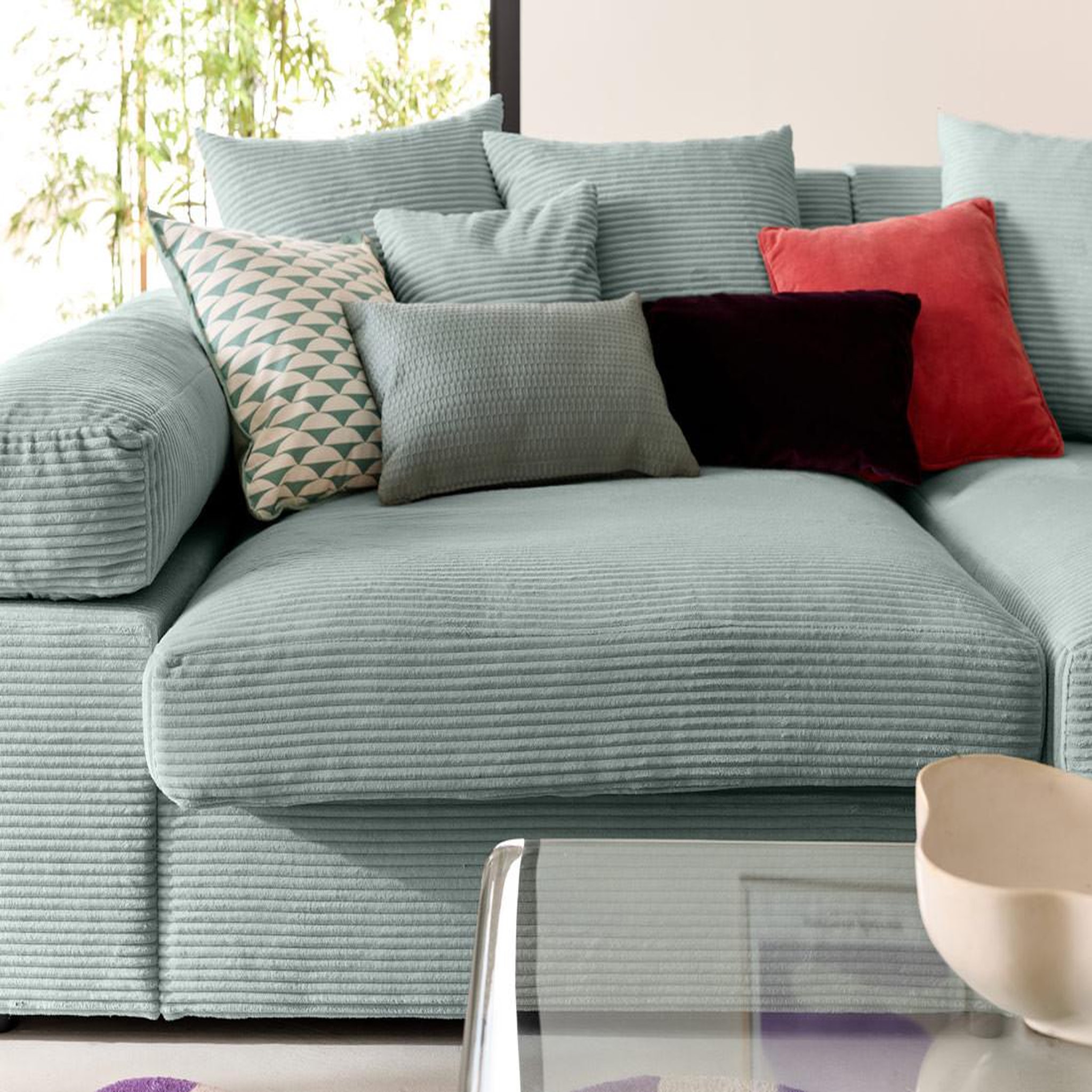 Voir la diapositive 6 : LISA DESIGN Aspen - canapé 4 places - assise profonde - velours côtelé