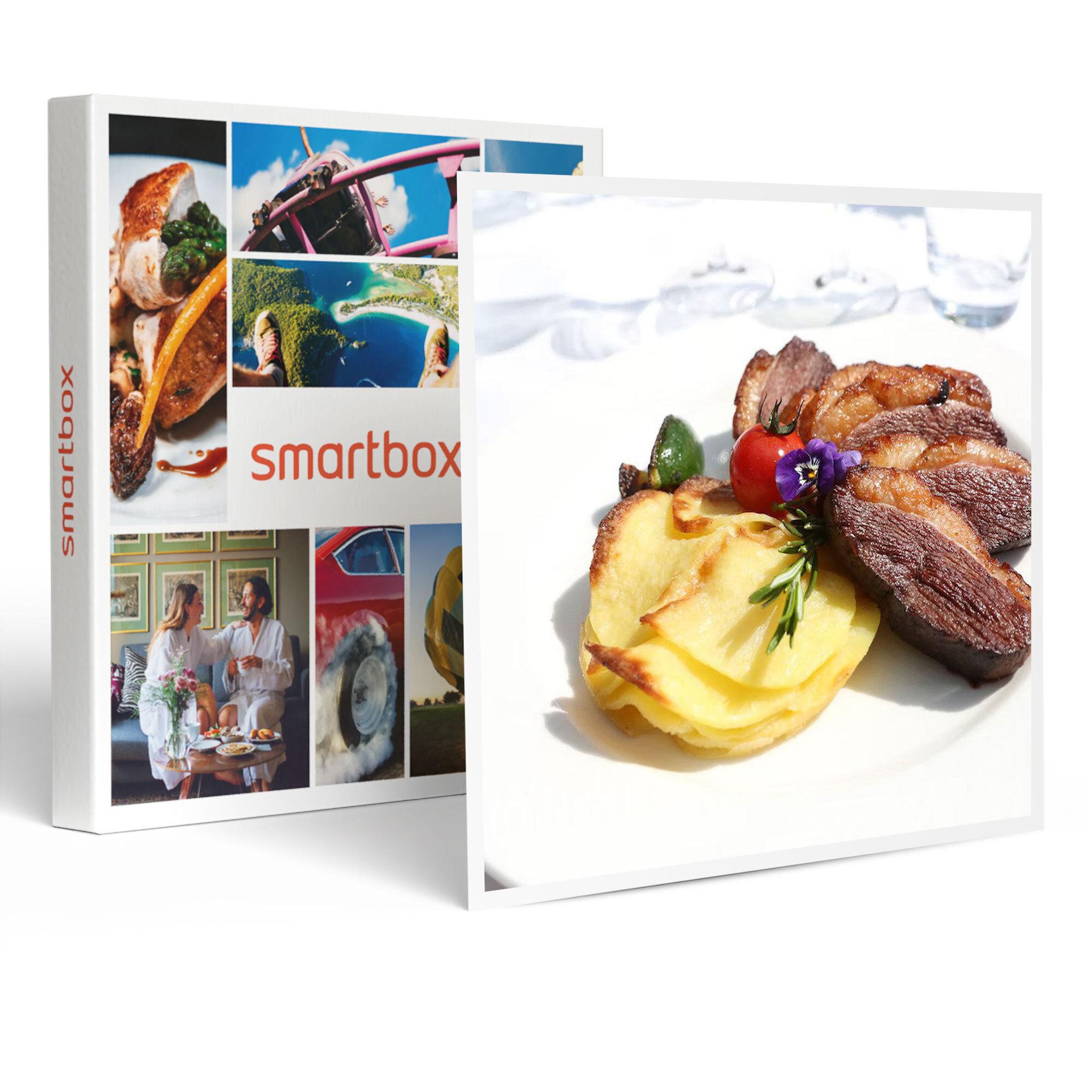 Voir la diapositive 1 : Smartbox Découverte de Paris lors d'un dîner croisière Prestige sur la Seine pour 2 adultes et 2 enfants - Coffret Cadeau Gastronomie