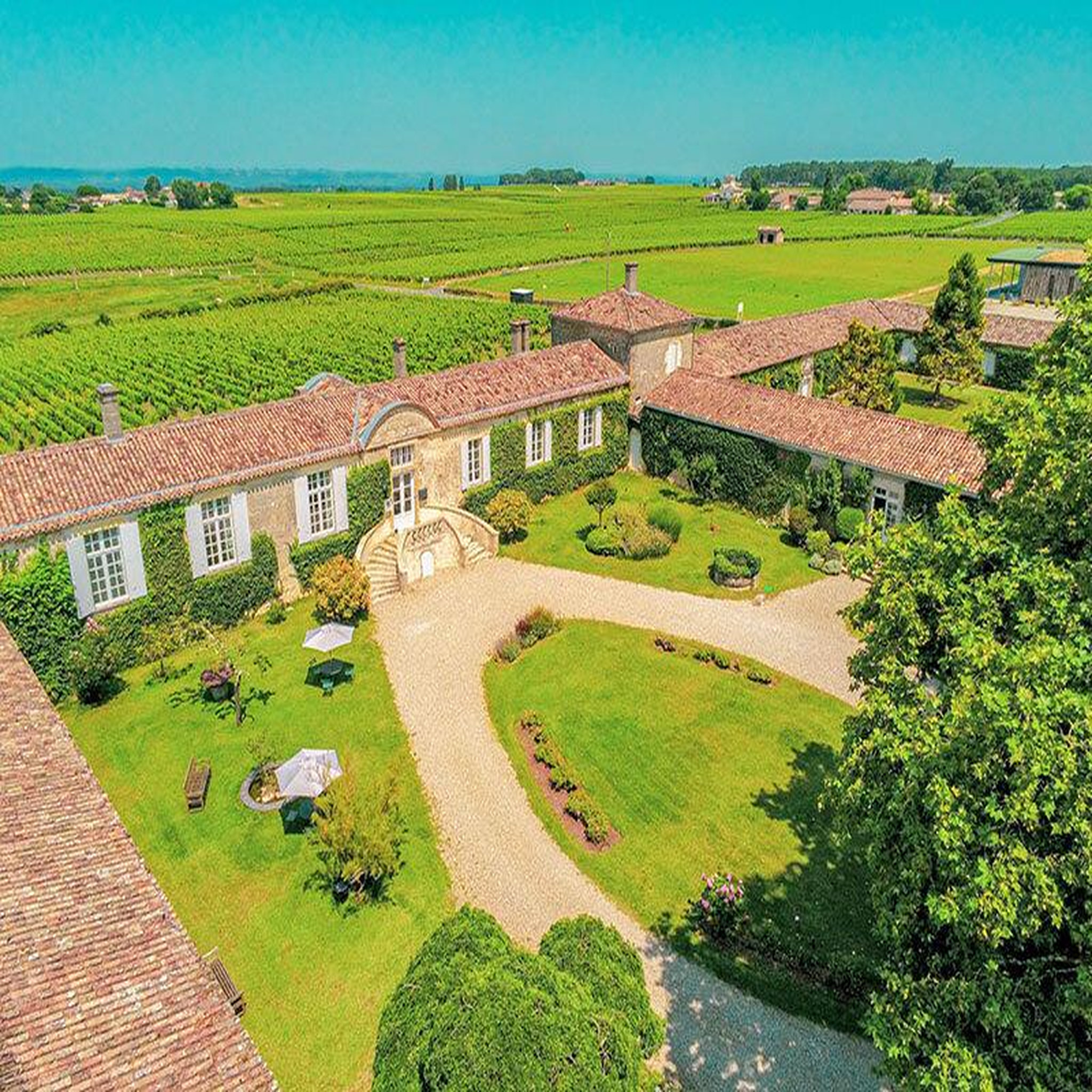 Voir la diapositive 5 : Smartbox Visite de chai avec dégustation de vin, pique-nique et location de vélos dans un château à sauternes - coffret cadeau gastronomie