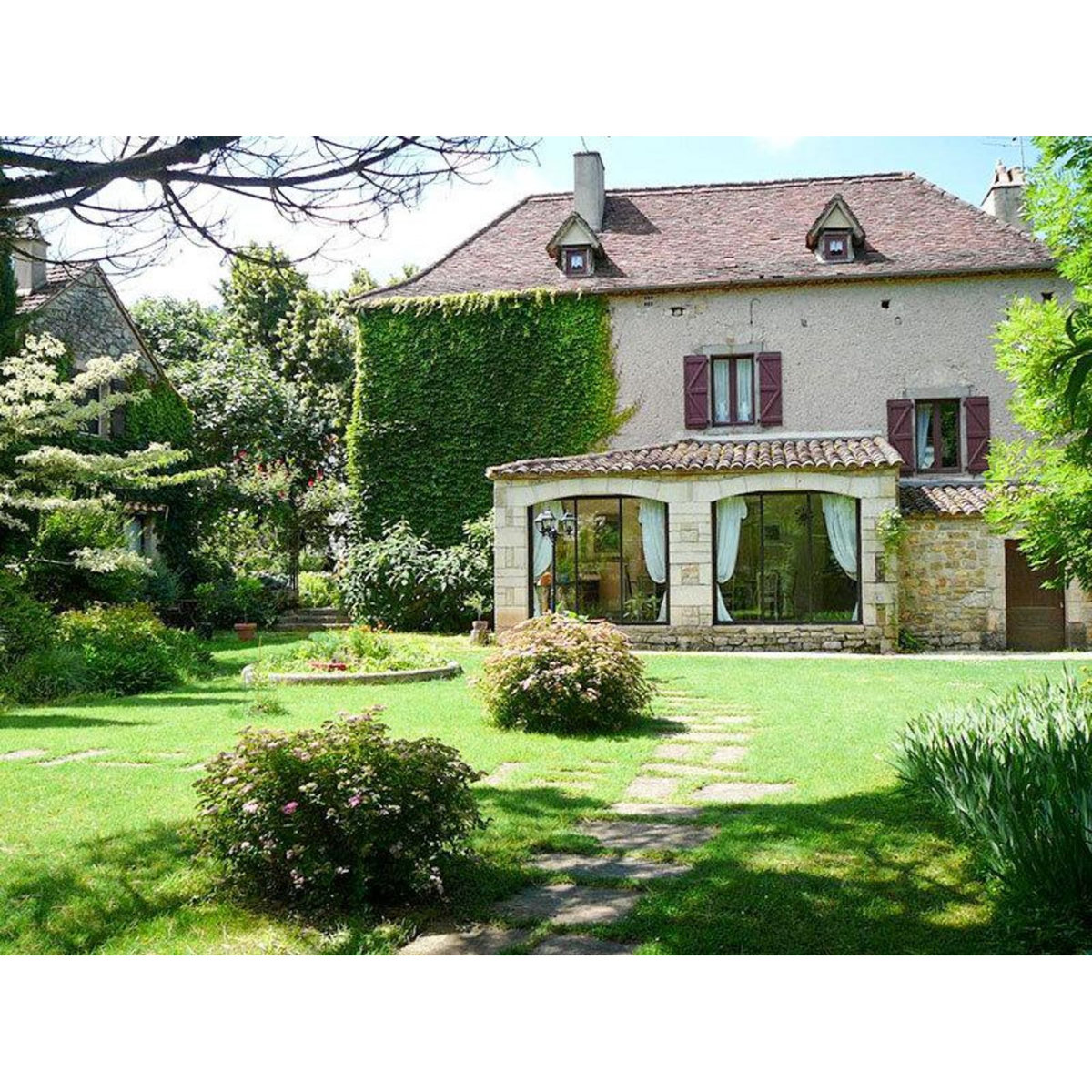 Smartbox Atelier d'initiation à l'œnologie de 2h avec 2 bouteilles de vin, carnet en liège et kit dégustation - Coffret Cadeau Gastronomie