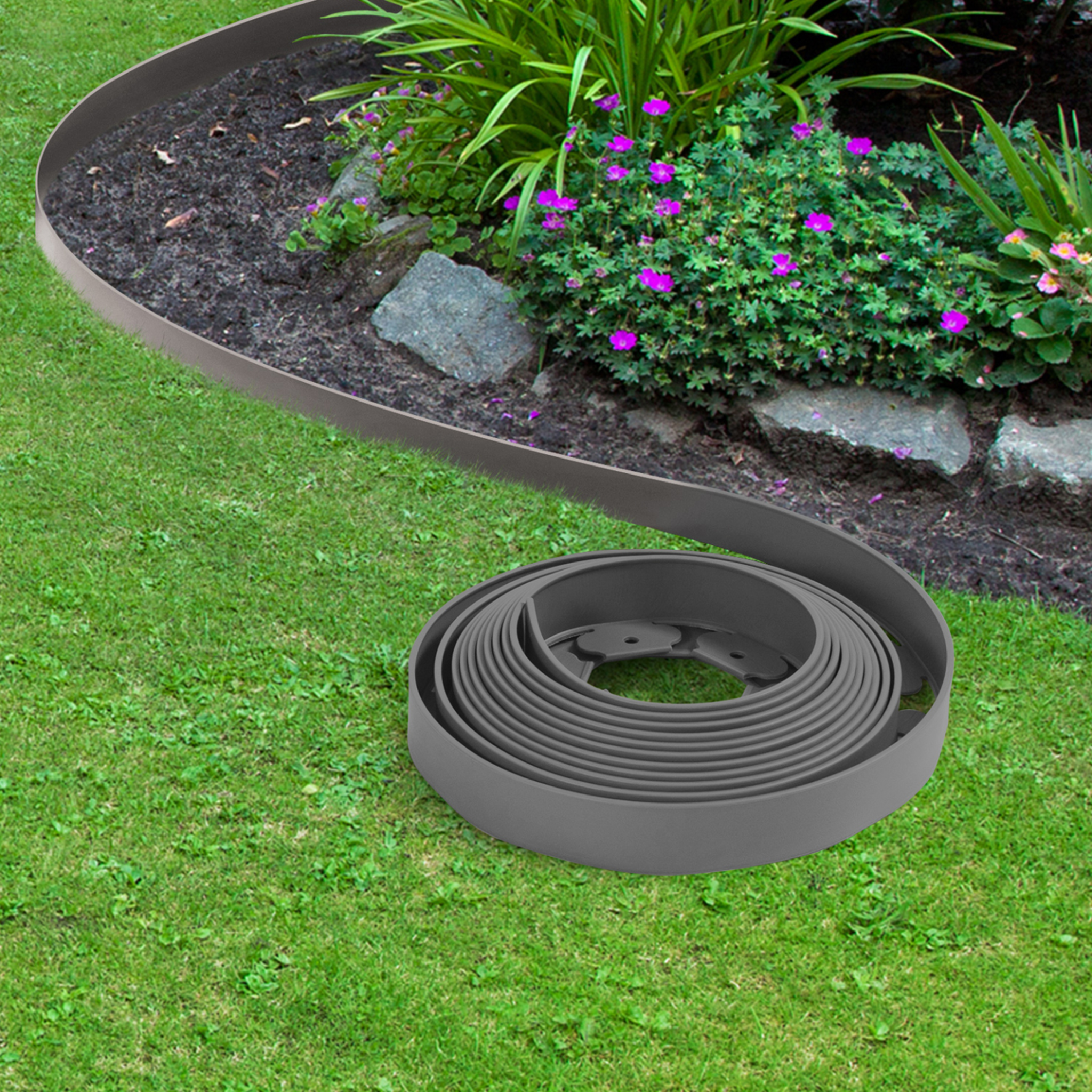 Voir la diapositive 2 : ID MARKET Bordurette de jardin flexible 10 m gris anthracite hauteur 5 cm + 30 piquets