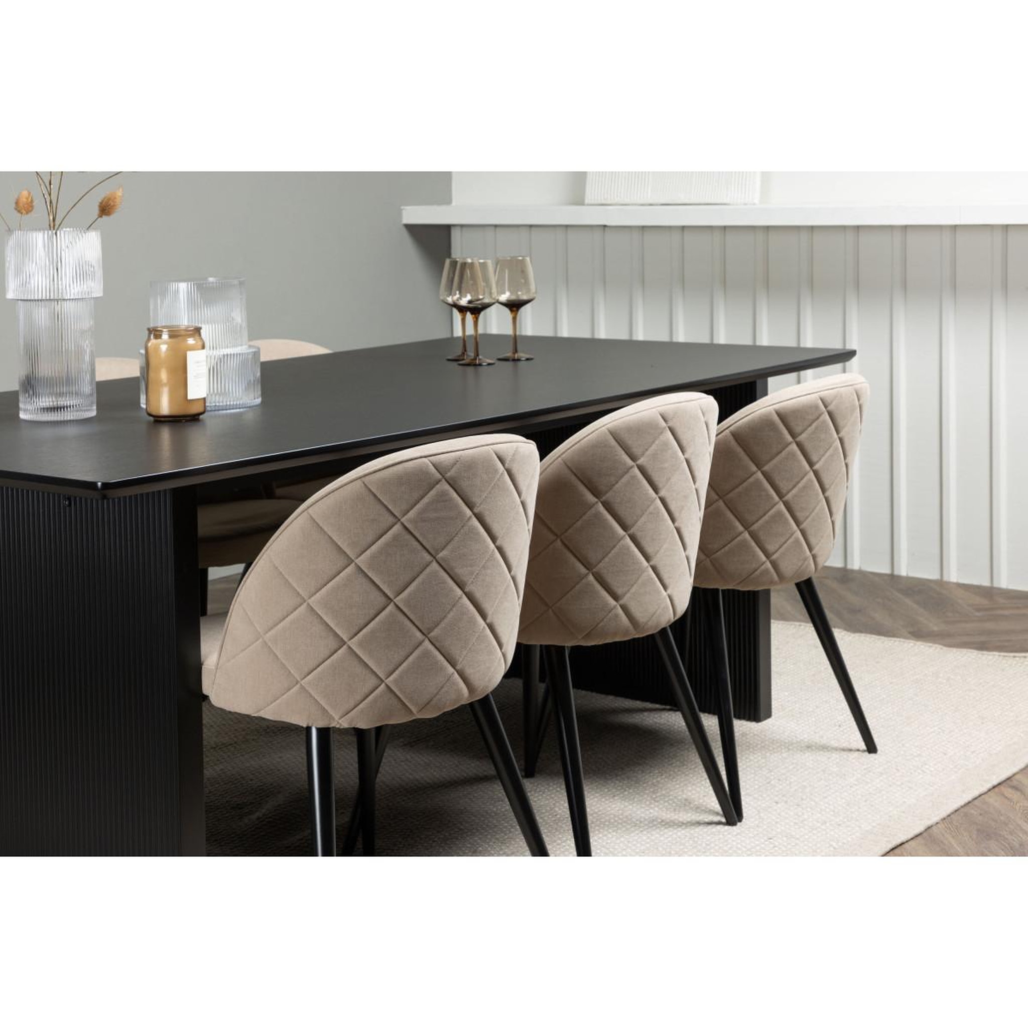 Voir la diapositive 6 : Paris Prix Ensemble table à manger & 6 chaises  vail & velvet  200cm beige & noir