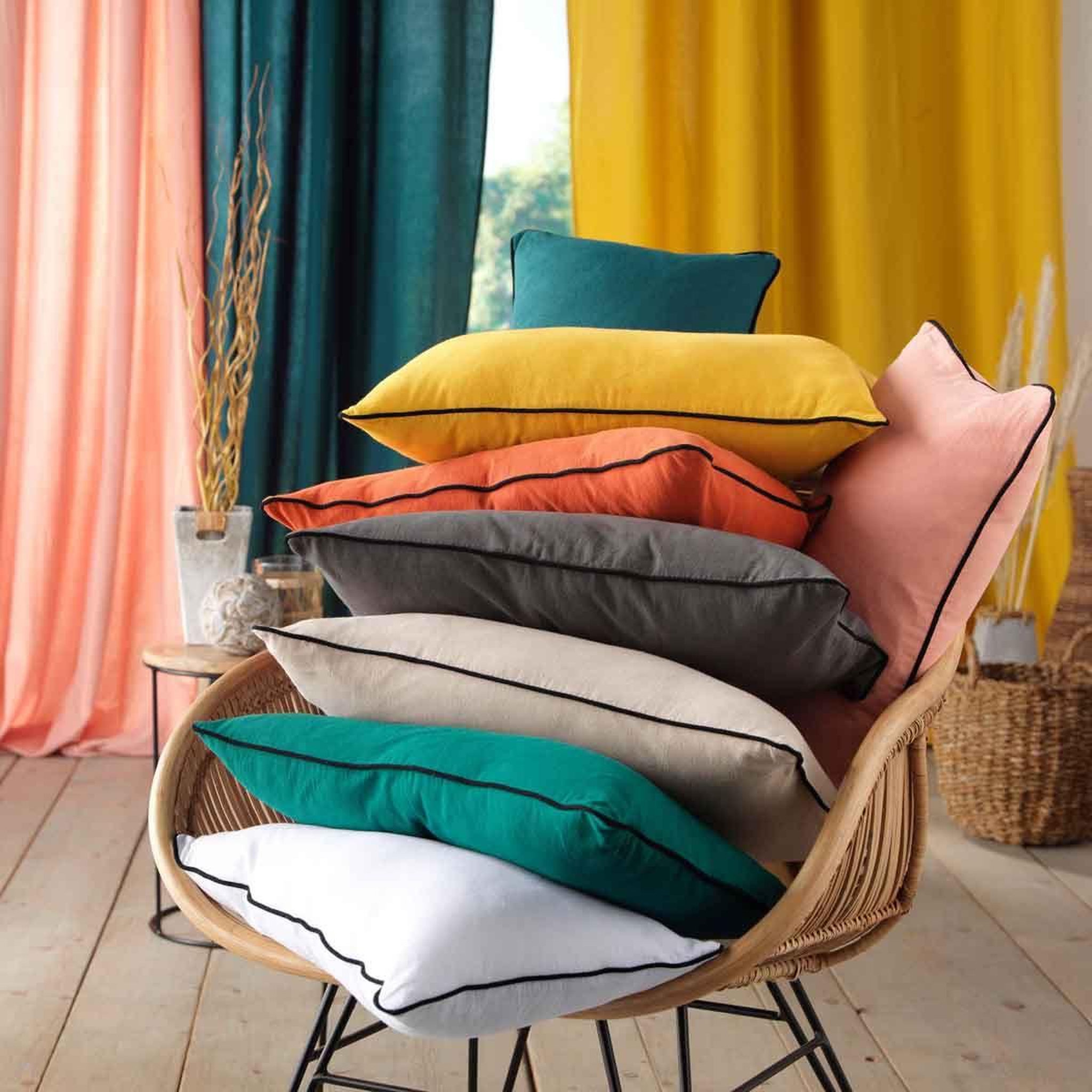 Voir la diapositive 3 : Douceur d'Intérieur Coussin déco uni  linette  30x50cm anthracite