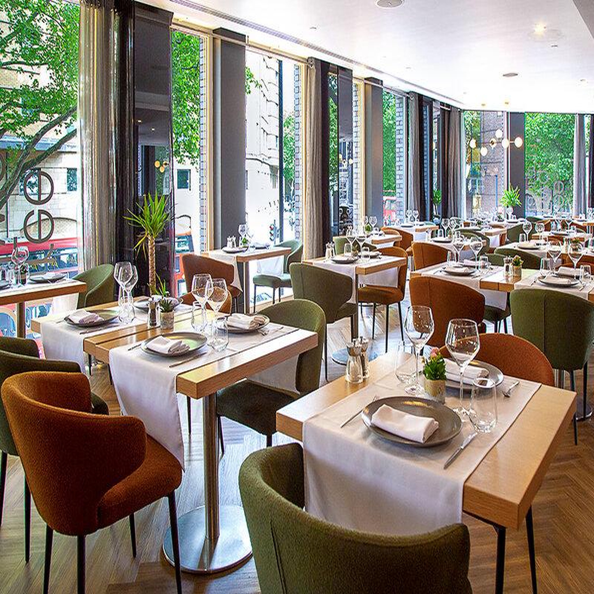 Voir la diapositive 3 : Smartbox 2 nuits à l'hôtel h10 london waterloo 4* à londres - coffret cadeau séjour