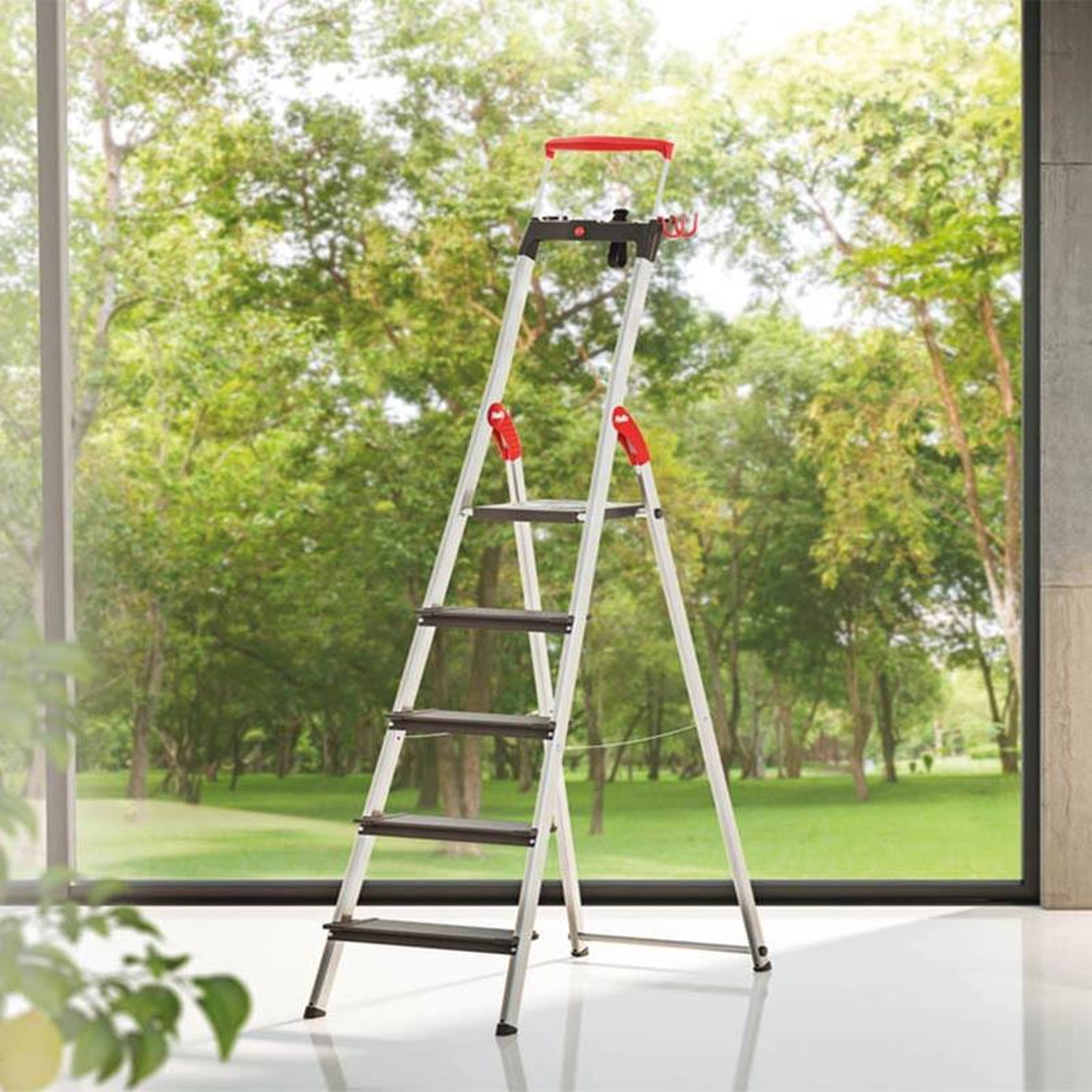 Voir la diapositive 2 : HAILO Escabeau de sécurité pliable en aluminium 5 marches larges hailo l100