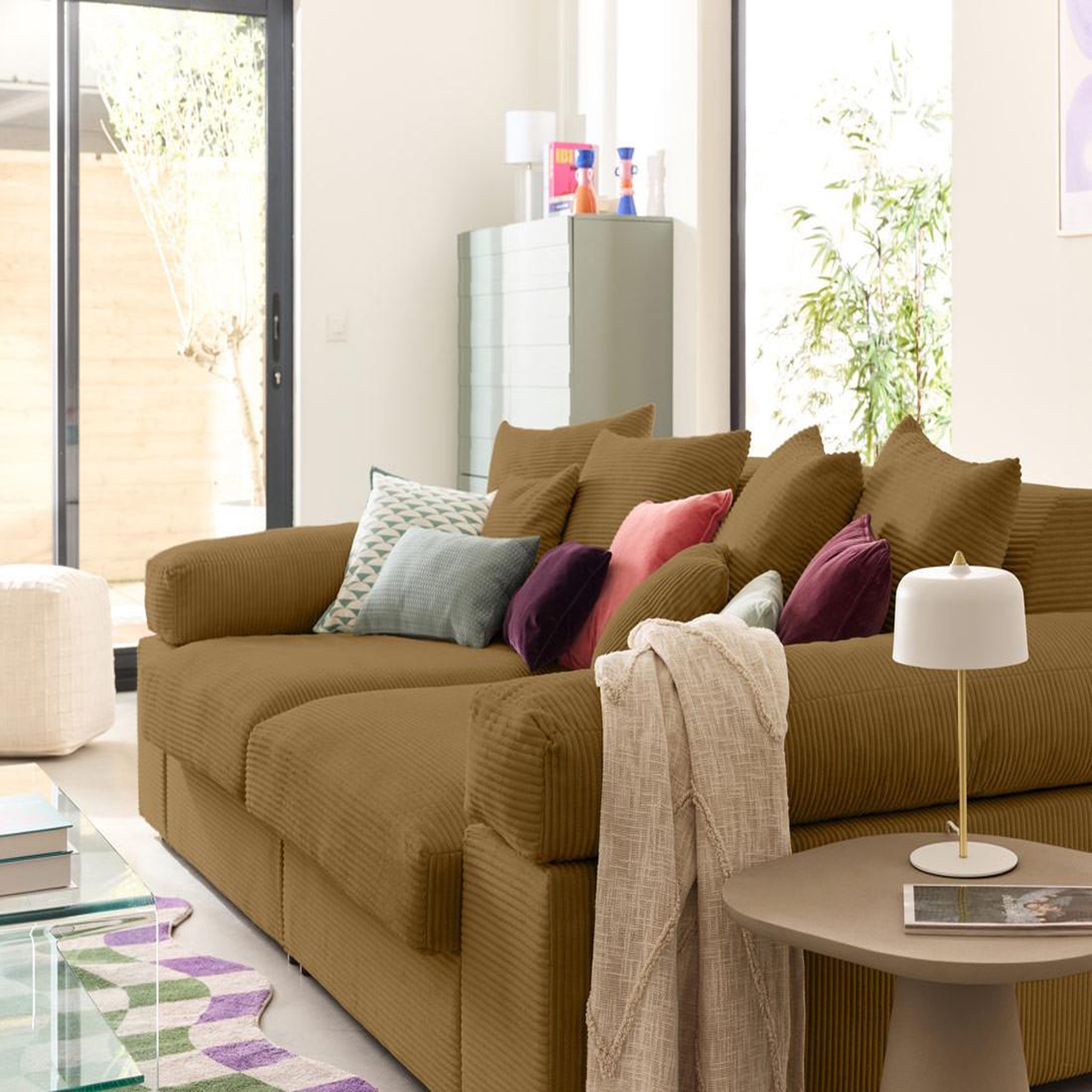 Voir la diapositive 2 : LISA DESIGN Aspen - canapé 4 places - assise profonde - velours côtelé