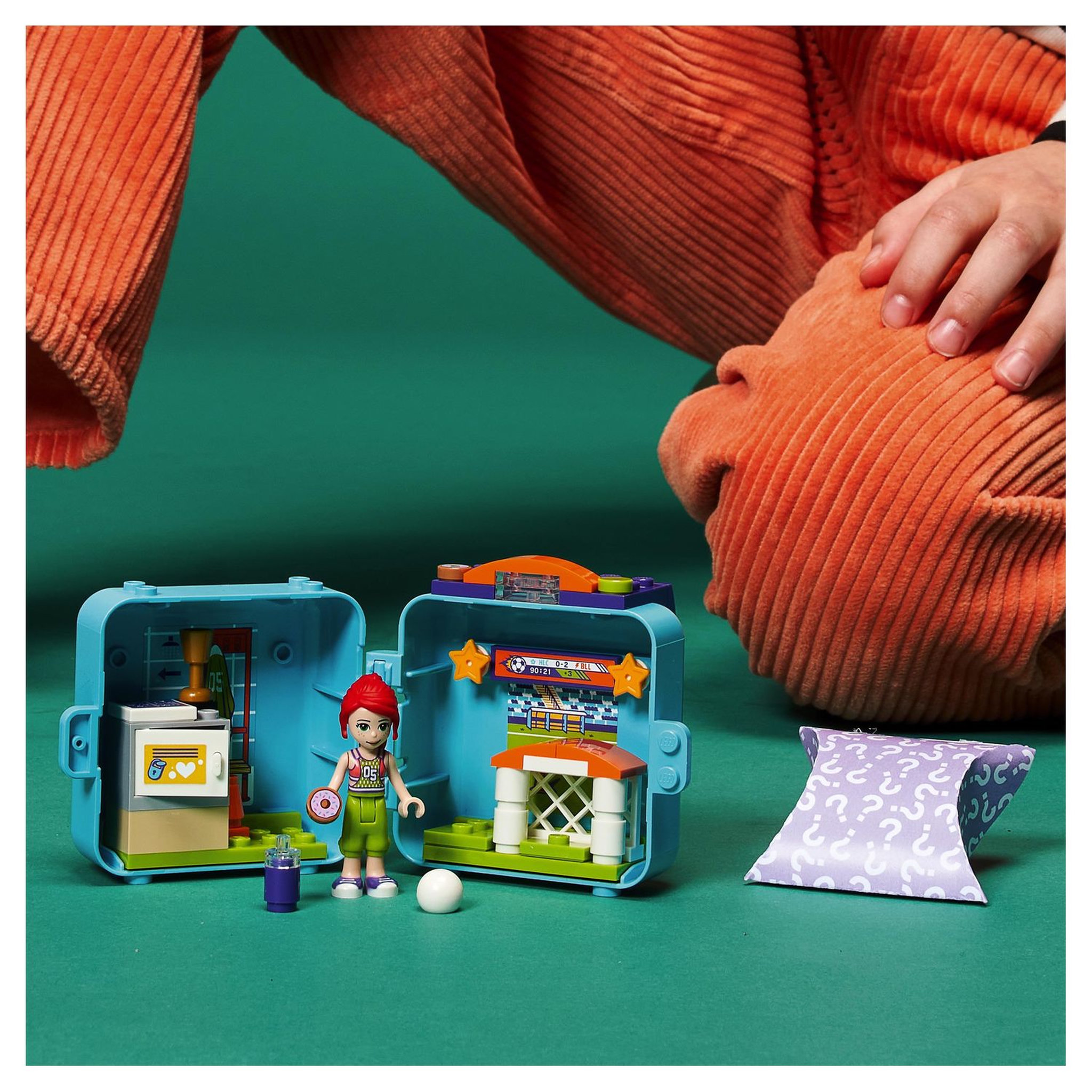 Voir la diapositive 4 : LEGO Friends 41669 - Mia's Soccer Cube
