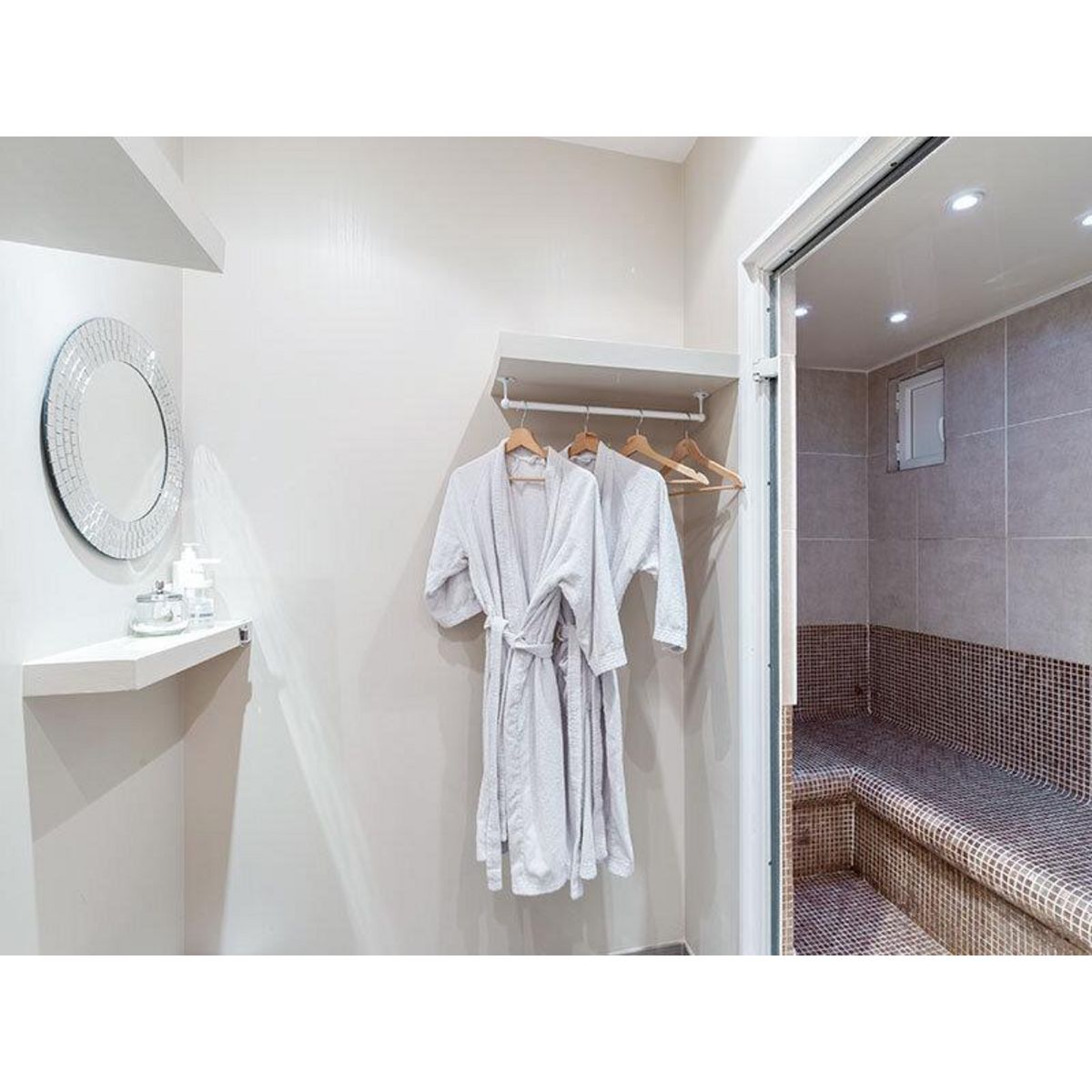 Smartbox Modelage de 1h15, soin du visage de 1h et accès hammam de 30 min près de Nantes - Coffret Cadeau Bien-être