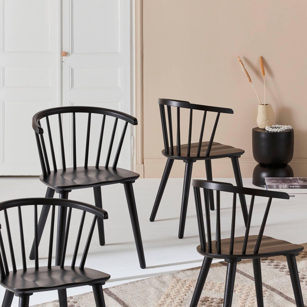 SWEEEK Lot de 4 chaises noires à barreaux en bois et contreplaqué. Paula. L 51 x P 53 x H 75cm