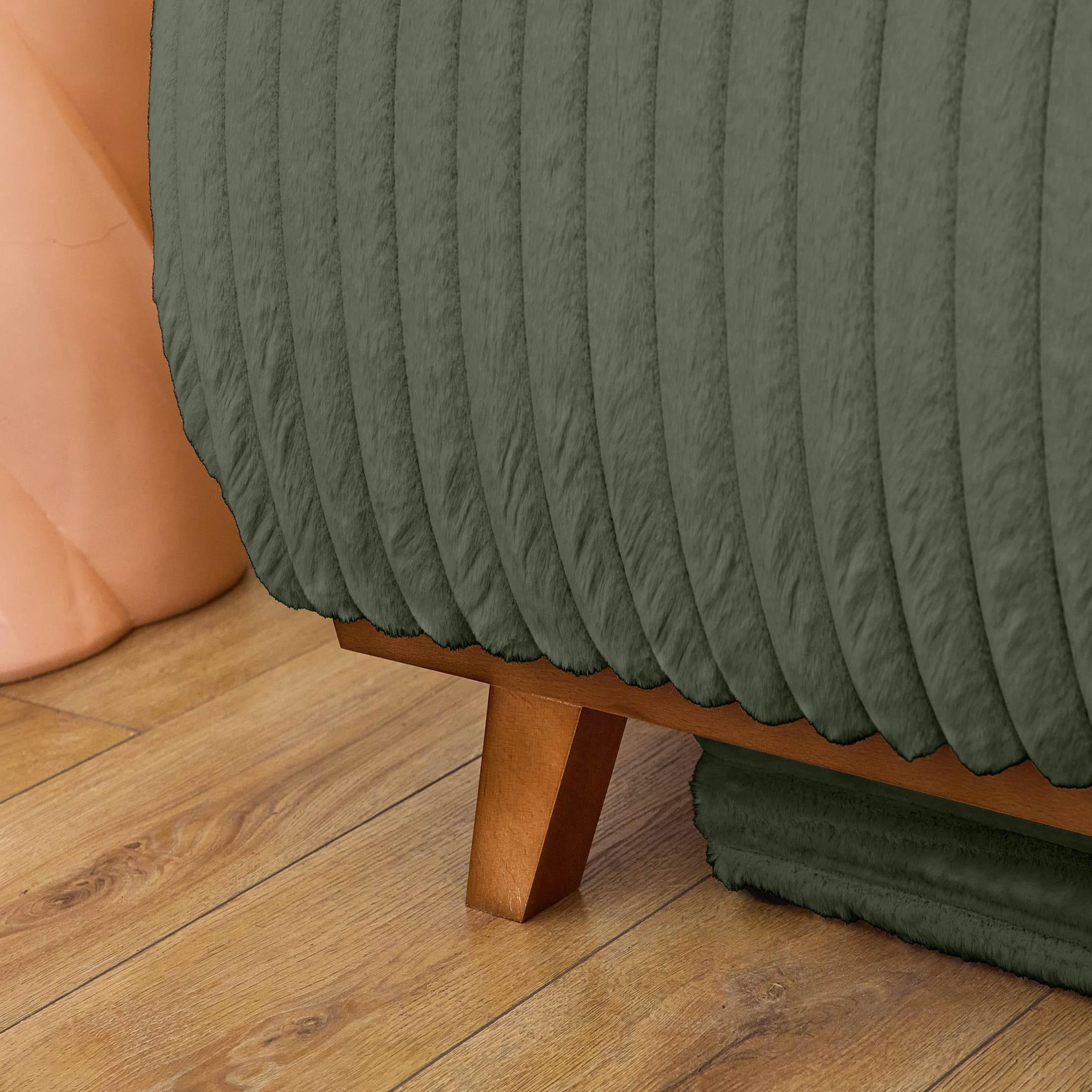 Voir la diapositive 6 : BEST MOBILIER Cristal - canapé 3 places - convertible avec coffre et grand pouf - en fausse fourrure côtelée