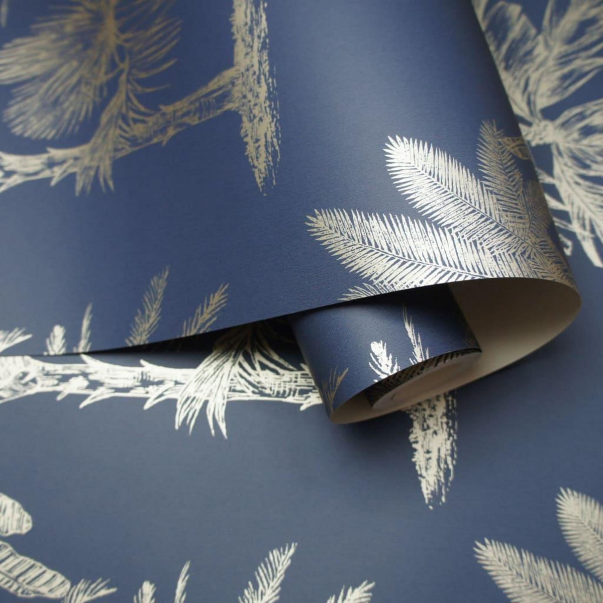 DUTCH WALLCOVERINGS DUTCH WALLCOVERINGS Papier peint Arbres tropicaux Bleu et argente