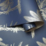 Voir la diapositive 4 : DUTCH WALLCOVERINGS DUTCH WALLCOVERINGS Papier peint Arbres tropicaux Bleu et argente