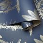 Voir la diapositive 4 : DUTCH WALLCOVERINGS DUTCH WALLCOVERINGS Papier peint Arbres tropicaux Bleu et argente