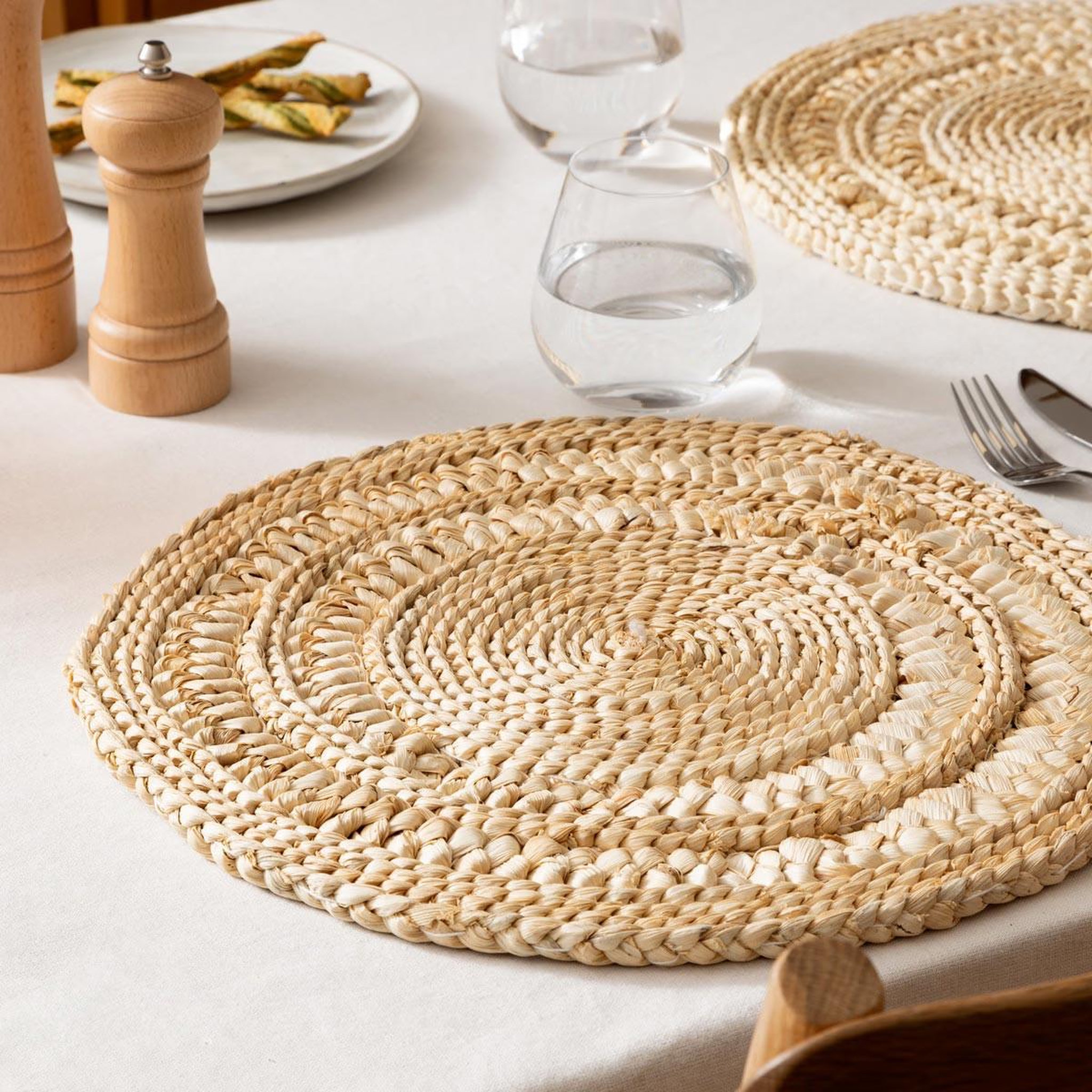 Voir la diapositive 3 : SECRET DE GOURMET Set de table tressé  soleya  38cm beige