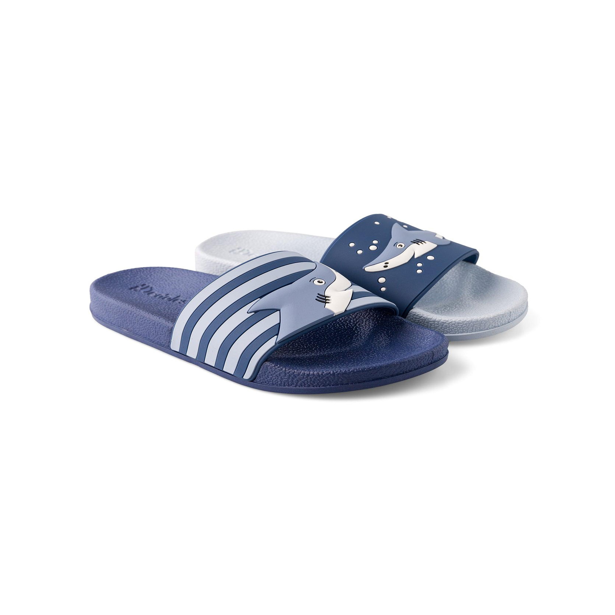 DEDOLES Claquettes enfants requins gris. Coloris disponibles : Multicolore