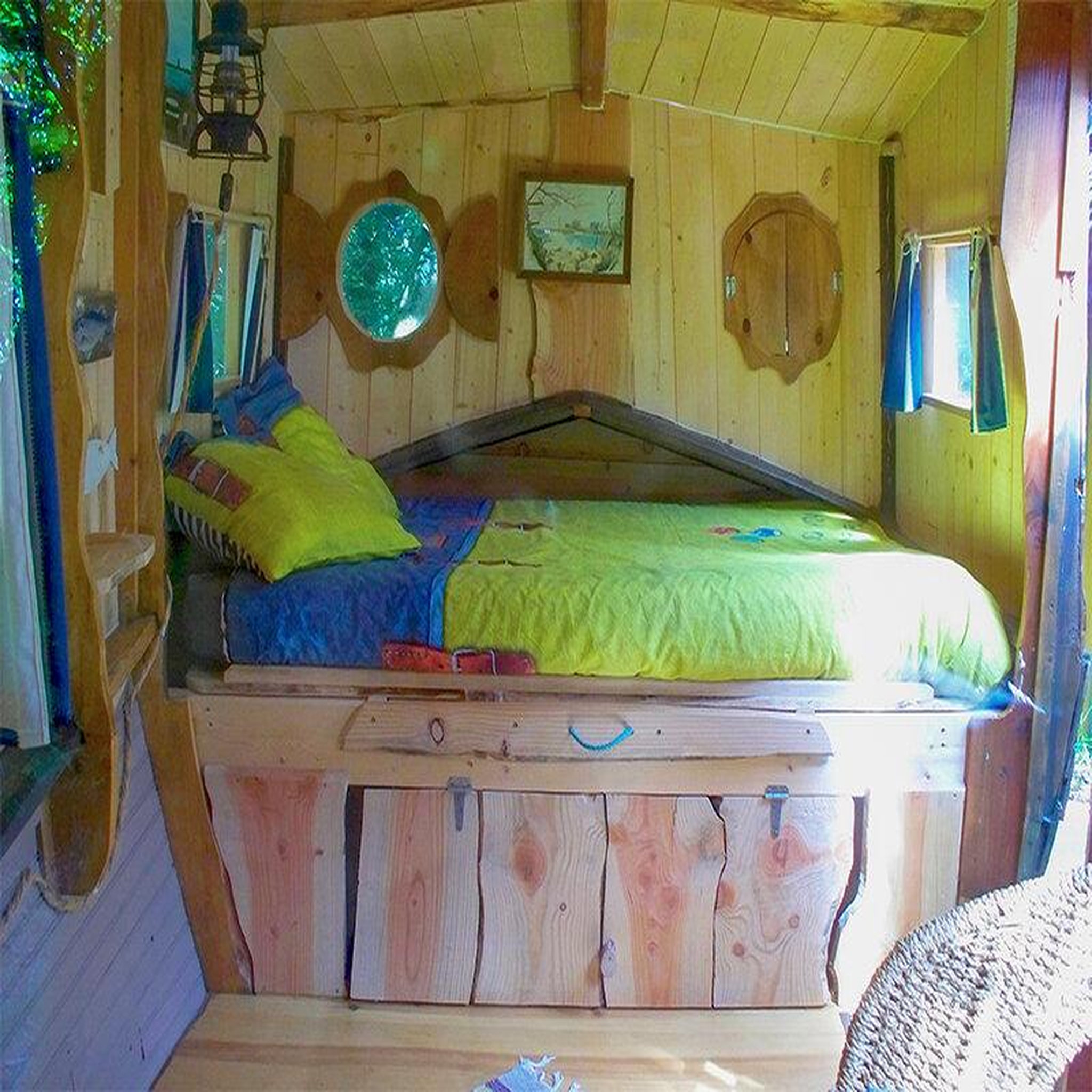 Voir la diapositive 3 : Smartbox Séjour insolite au vert : 3 jours en éco-cabane dans le Cotentin - Coffret Cadeau Séjour