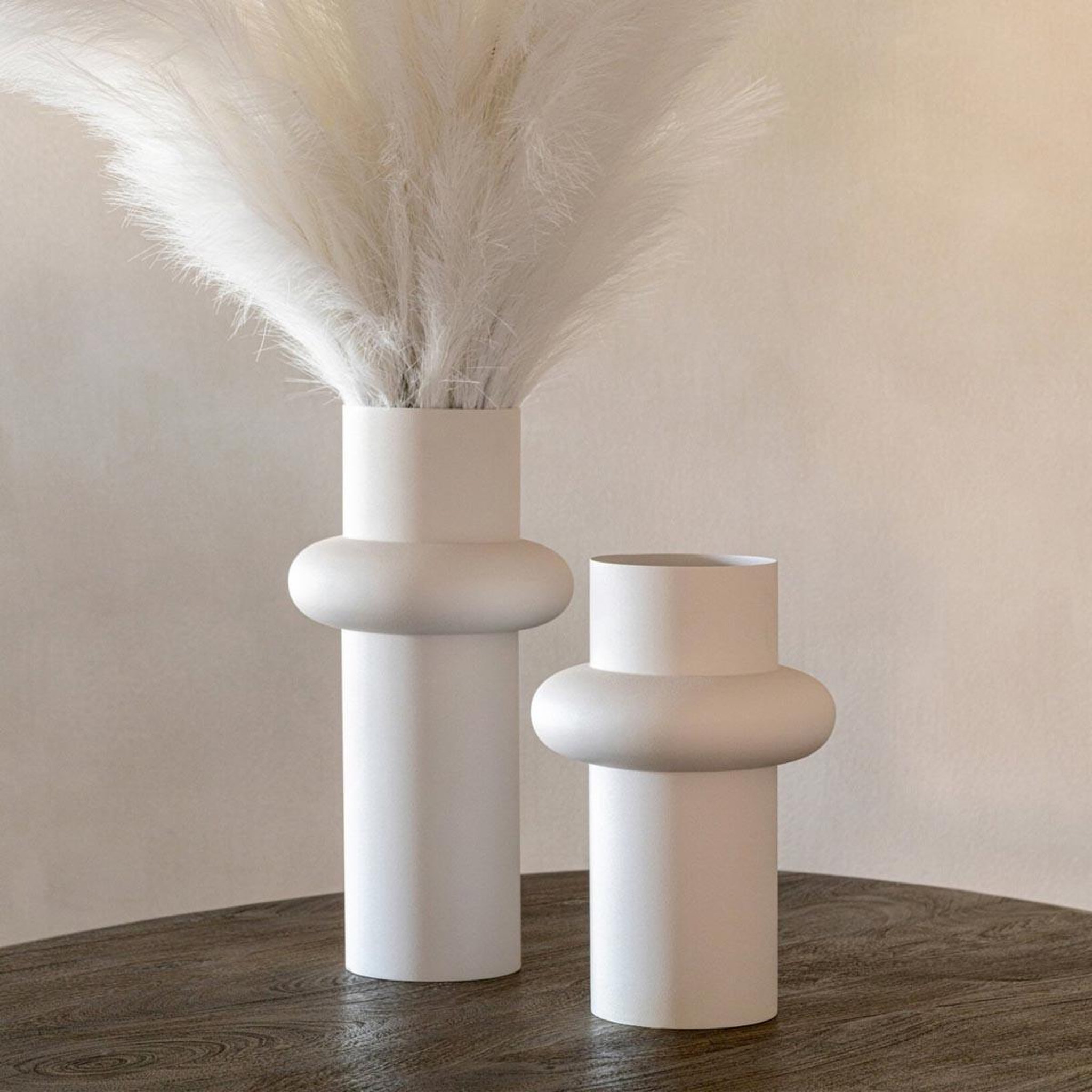 Voir la diapositive 3 : J-LINE Vase design en métal  halo  47cm blanc