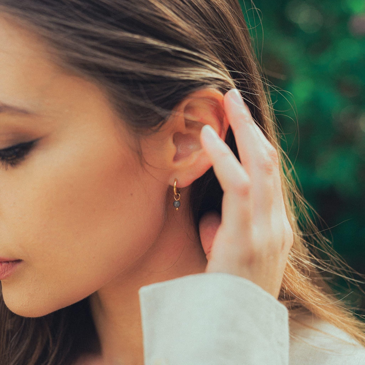 SLOYA Boucles d'oreilles créoles Serena en pierres Spectrolite