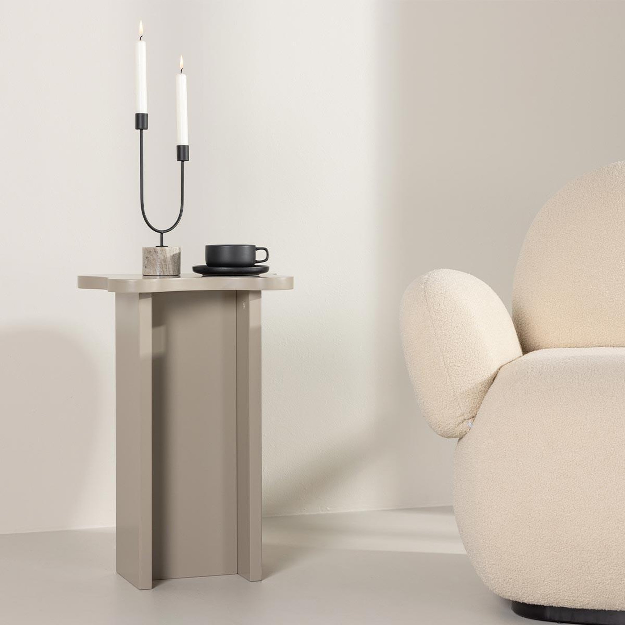 Voir la diapositive 5 : Paris Prix Table d'Appoint Design  Molde  62cm Beige